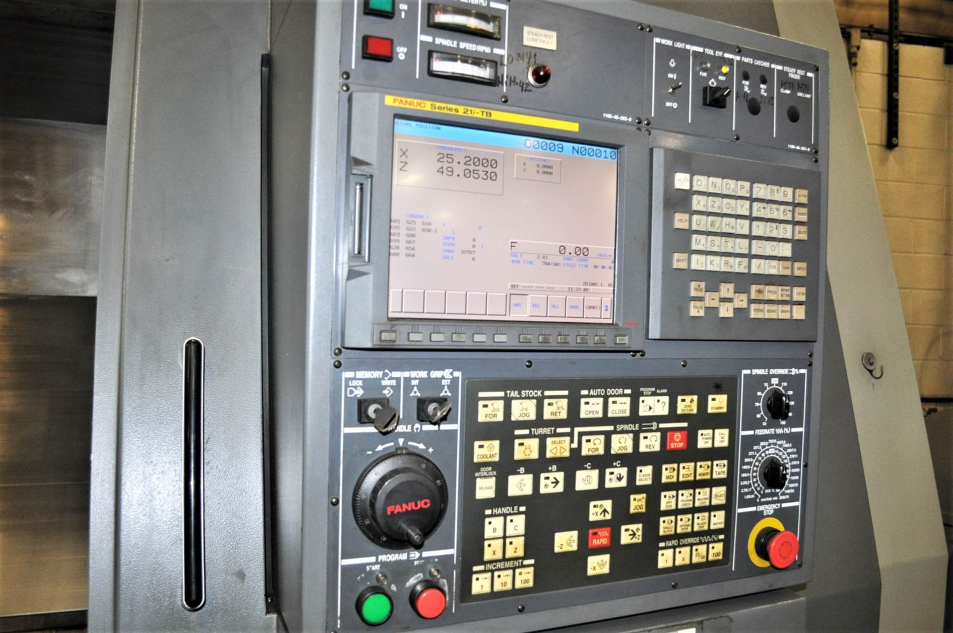 HYUNDAI KIA MDL. SKT-460 CNC TURNING CENTER, WITH FANUC 21iTB CNC CONTROL, 34.5" SWING, 62" MAX - Image 6 of 9