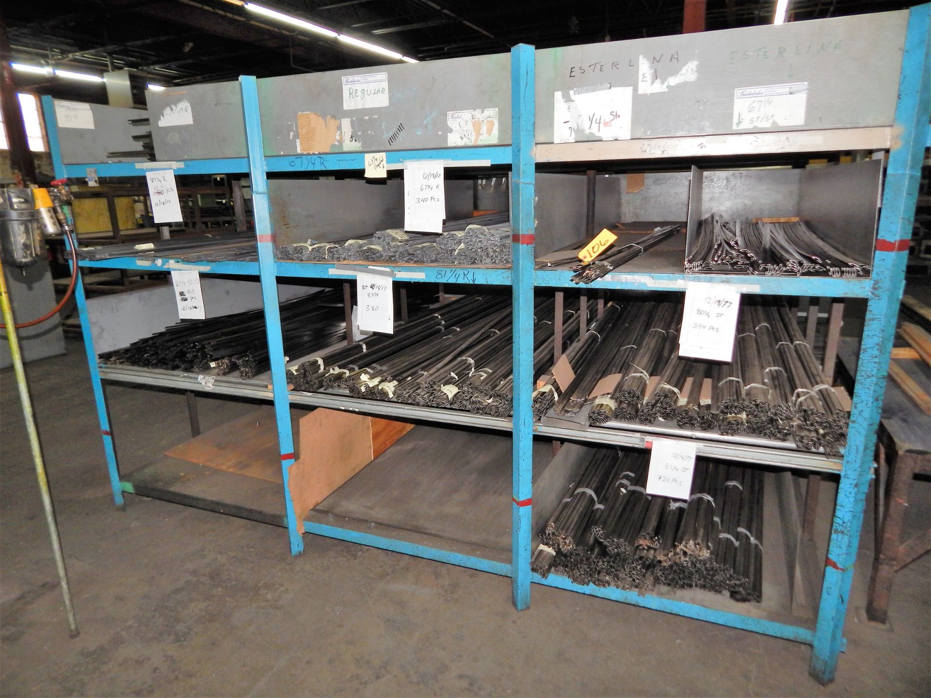 RACK WITH STAINLESS STEEL HEAD MOLDING AND GALVANIZED HEAD MOULDING