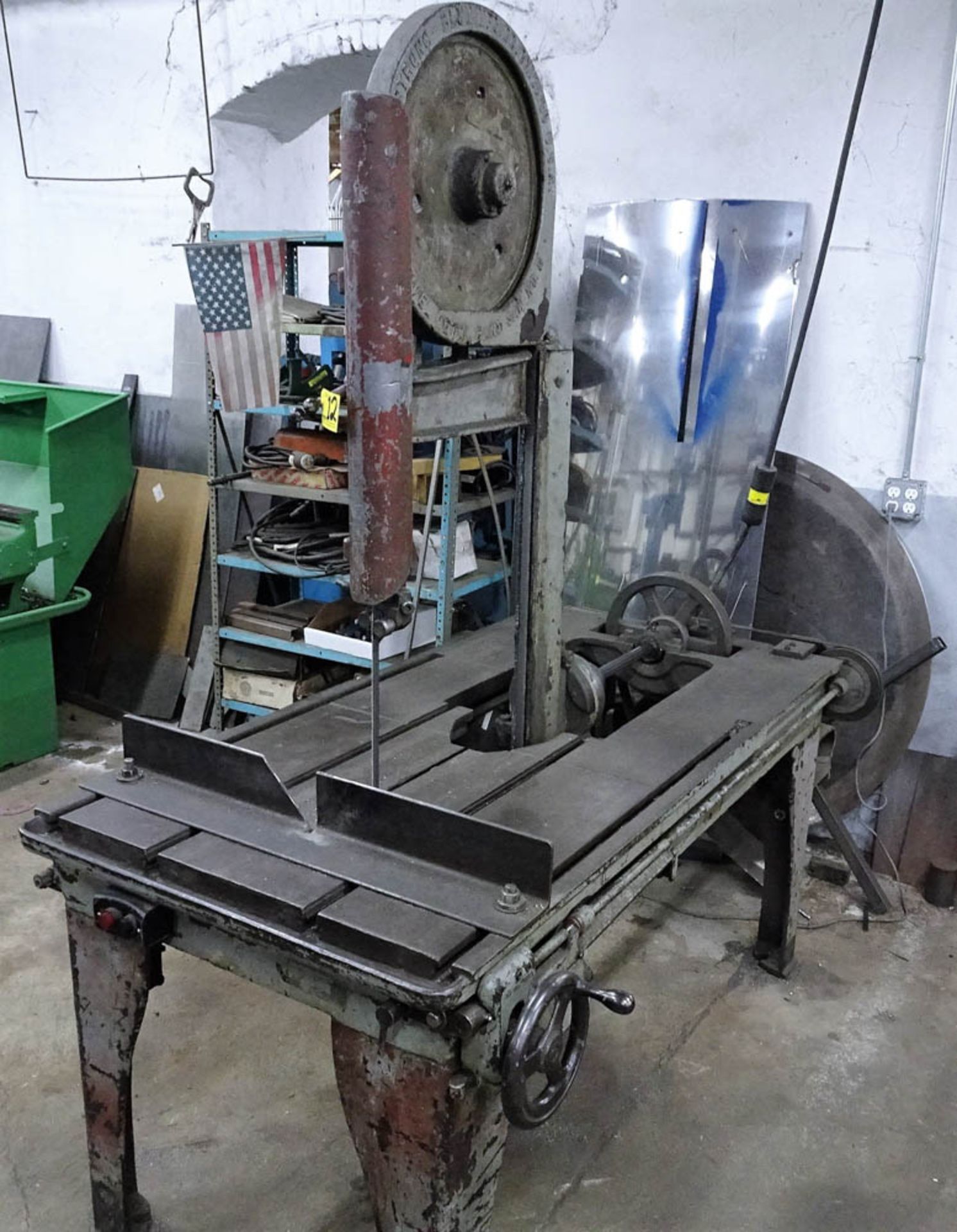 MARVEL VERTICAL METAL CUTTING BAND SAW NO. 8, WITH 28.5" X 26.5" TABLE, RETRACTABLE HAND CRANK - Image 3 of 3