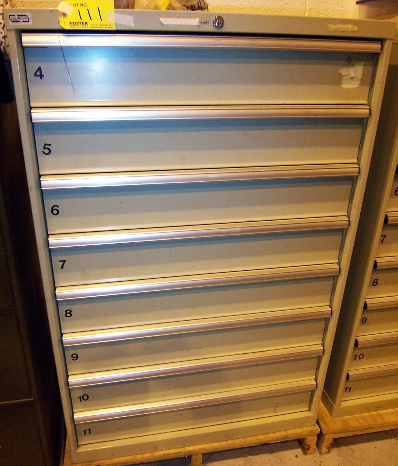 INTER ROYAL 8-DRAWER TOOL CABINET