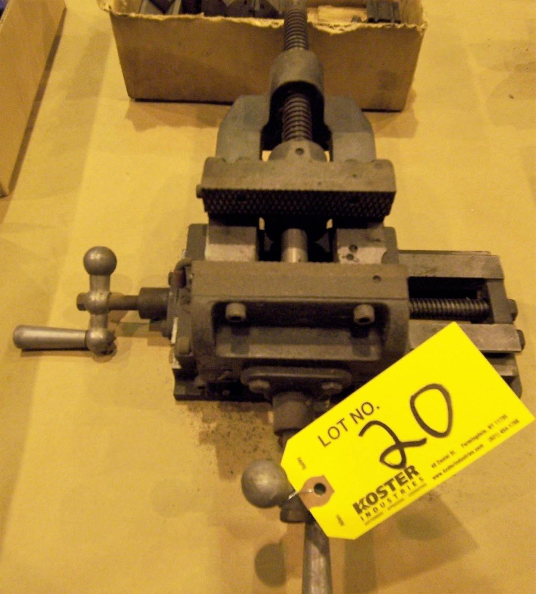 X-Y MOUNTED VISE