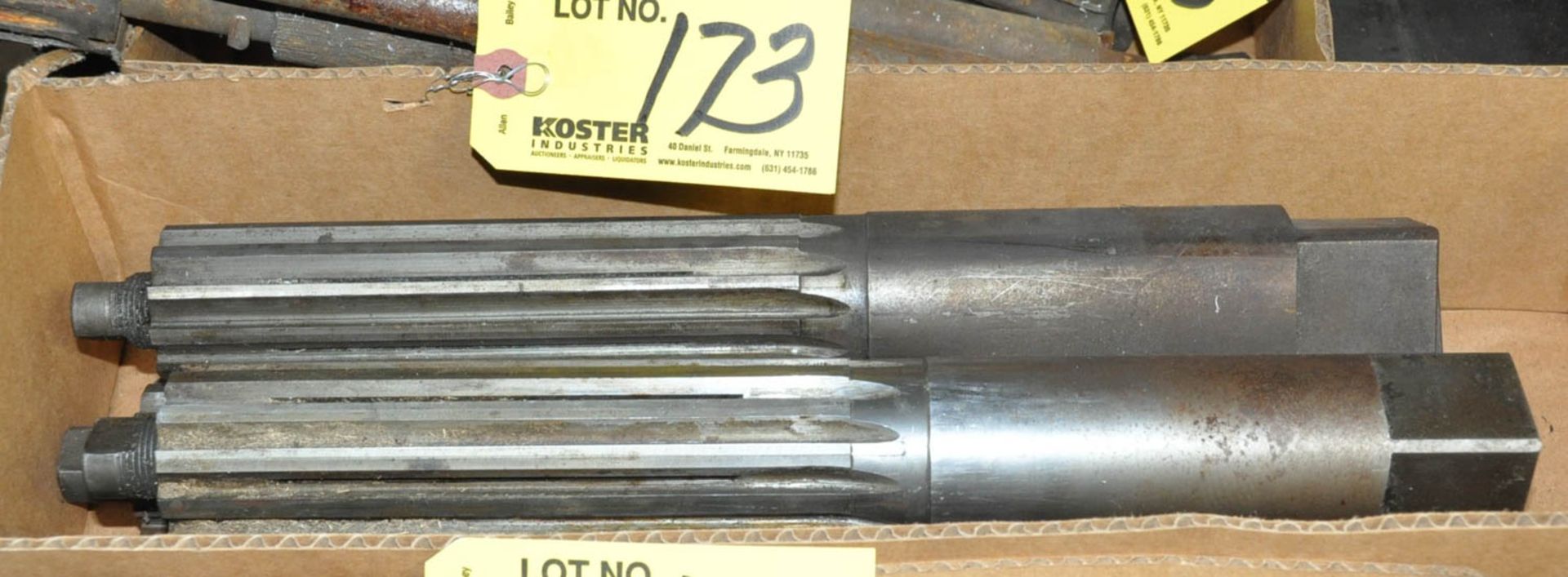 BOX OF EXPANDABLE REAMERS