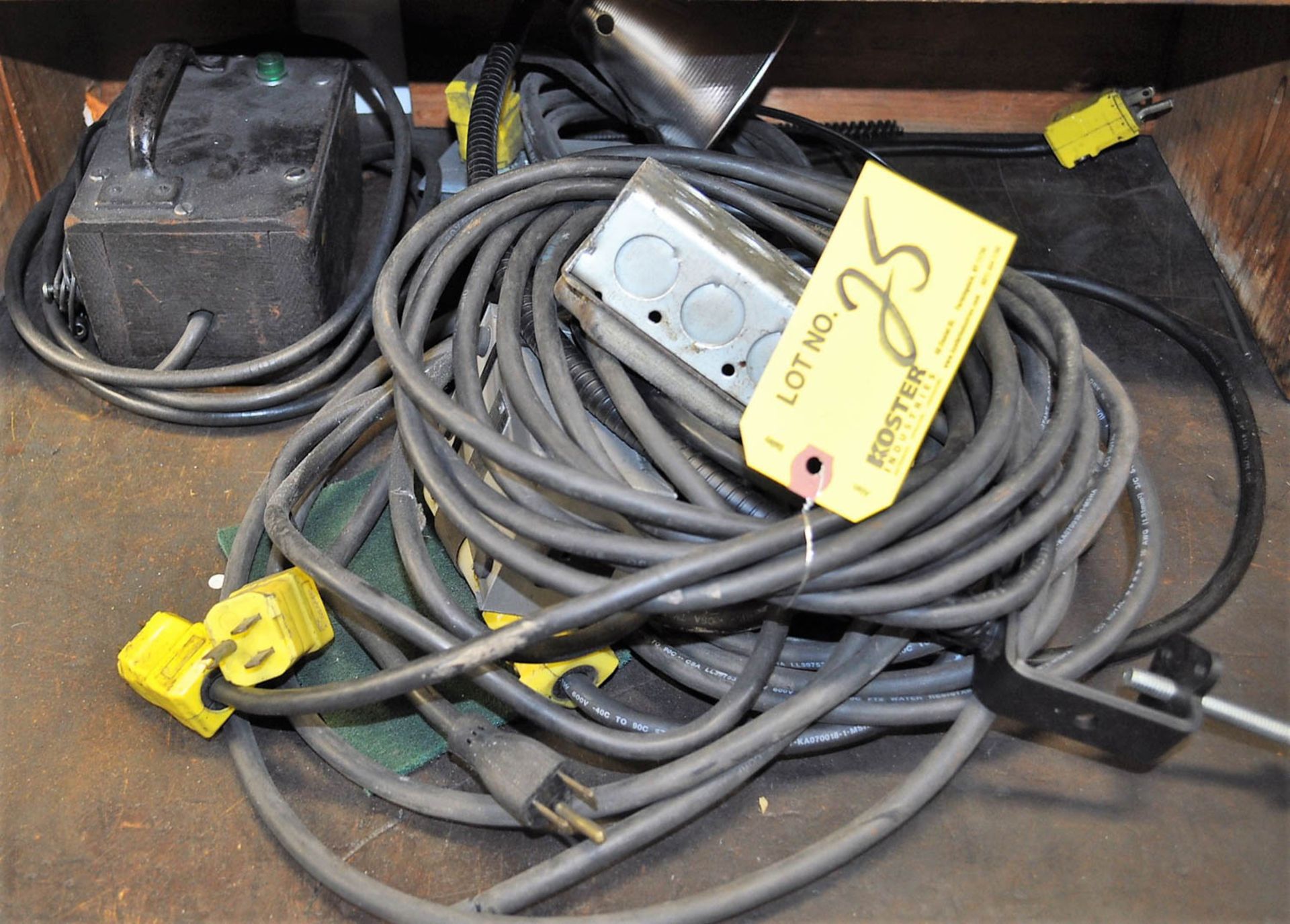 LOT OF ASSORTED EXTENTION CORDS