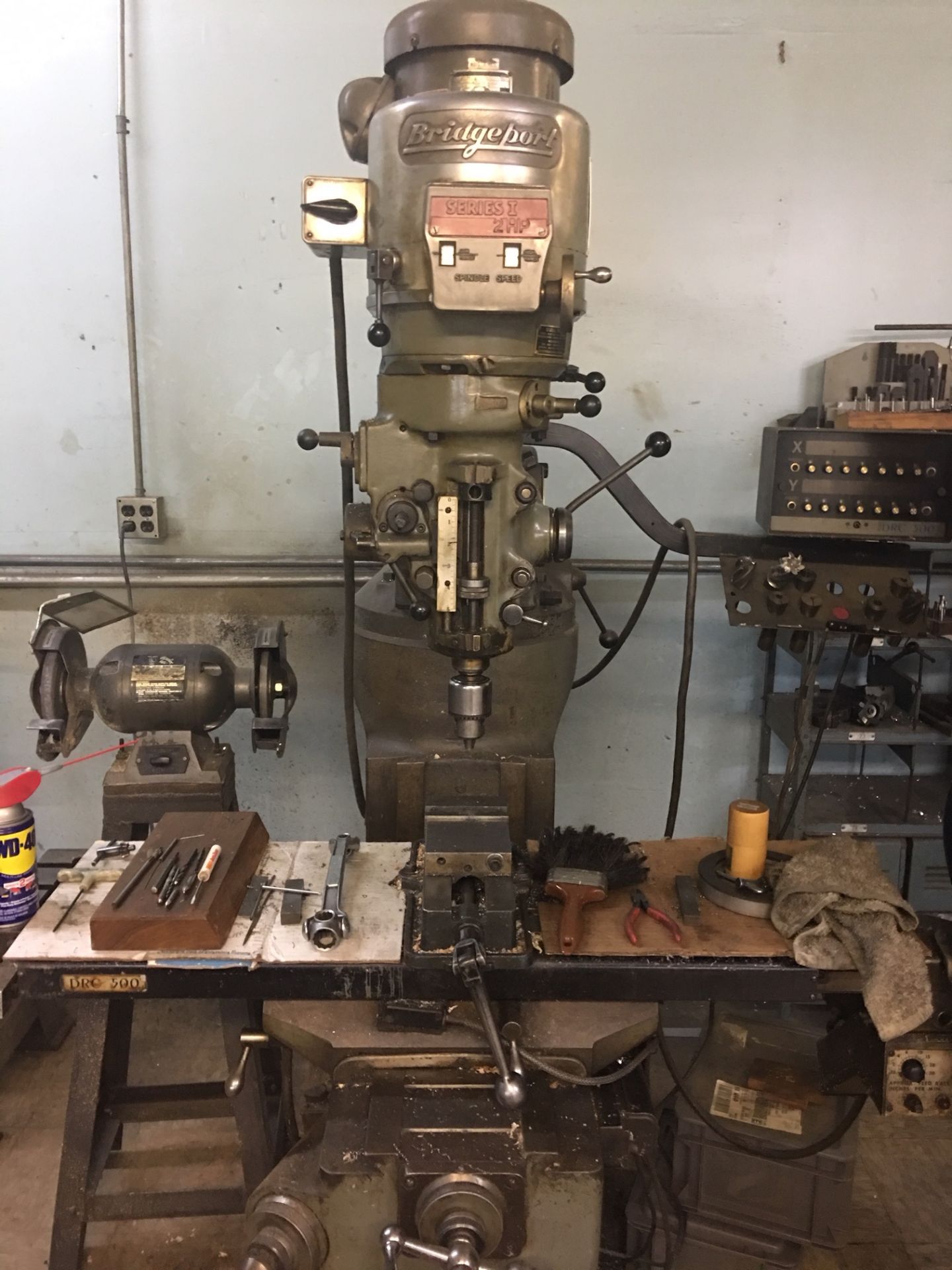 BRIDGEPORT SERIES I 2-HP VERTICAL MILLING MACHINE