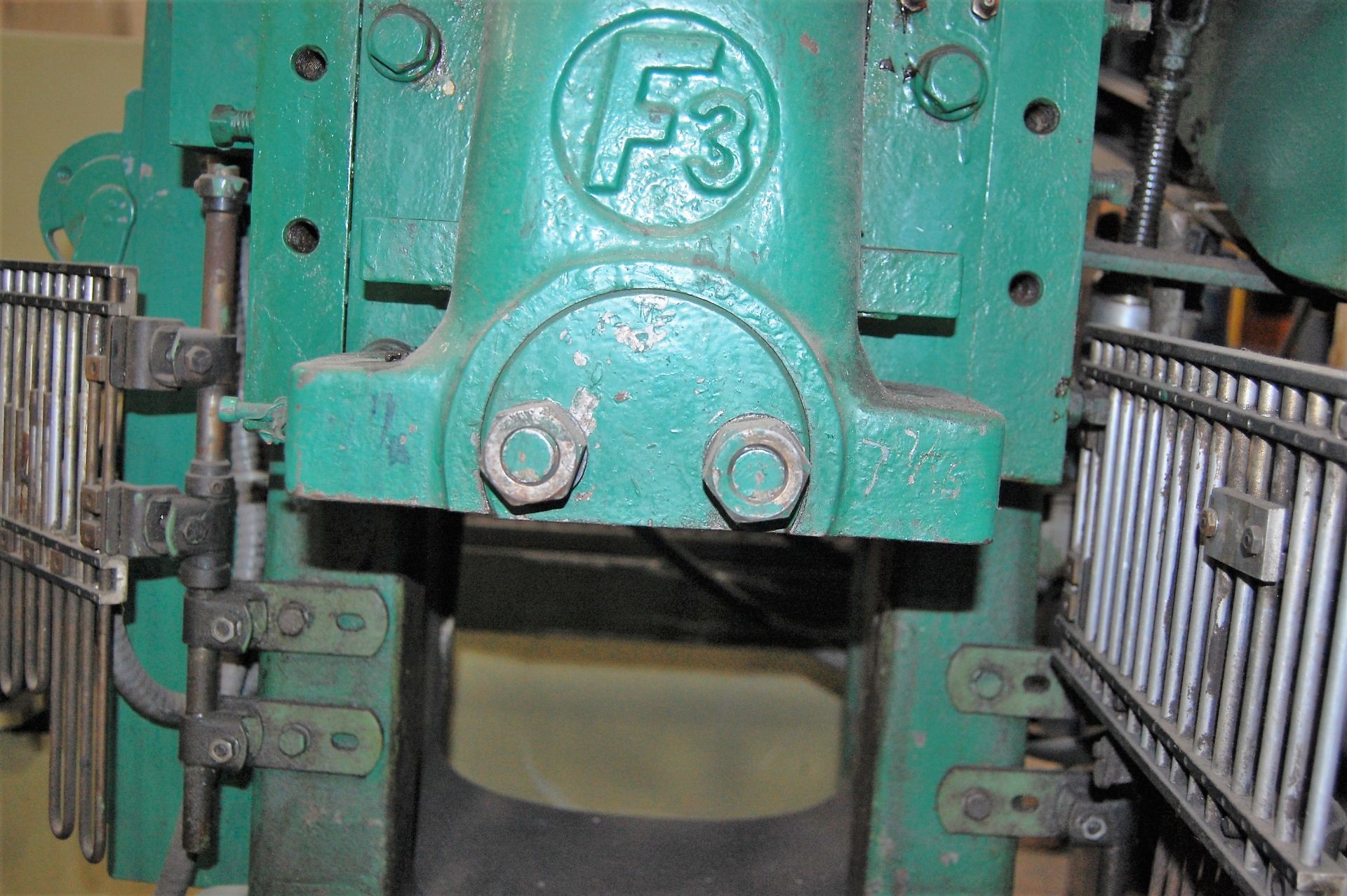 32 TON FEDERAL #3 OBI FLYWHEEL TYPE MECHANICAL PRESS, WITH 2.5" STROKE, 8.75" SHUT HEIGHT, 12.75" - Image 5 of 6