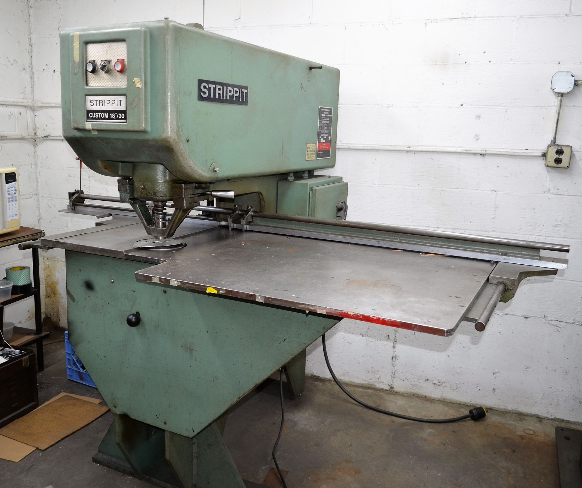 STRIPPIT CUSTOM 18/30 SINGLE END PUNCH PRESS, 30 TON CAP, WITH 60"X 30" TABLE S/N: 03041973