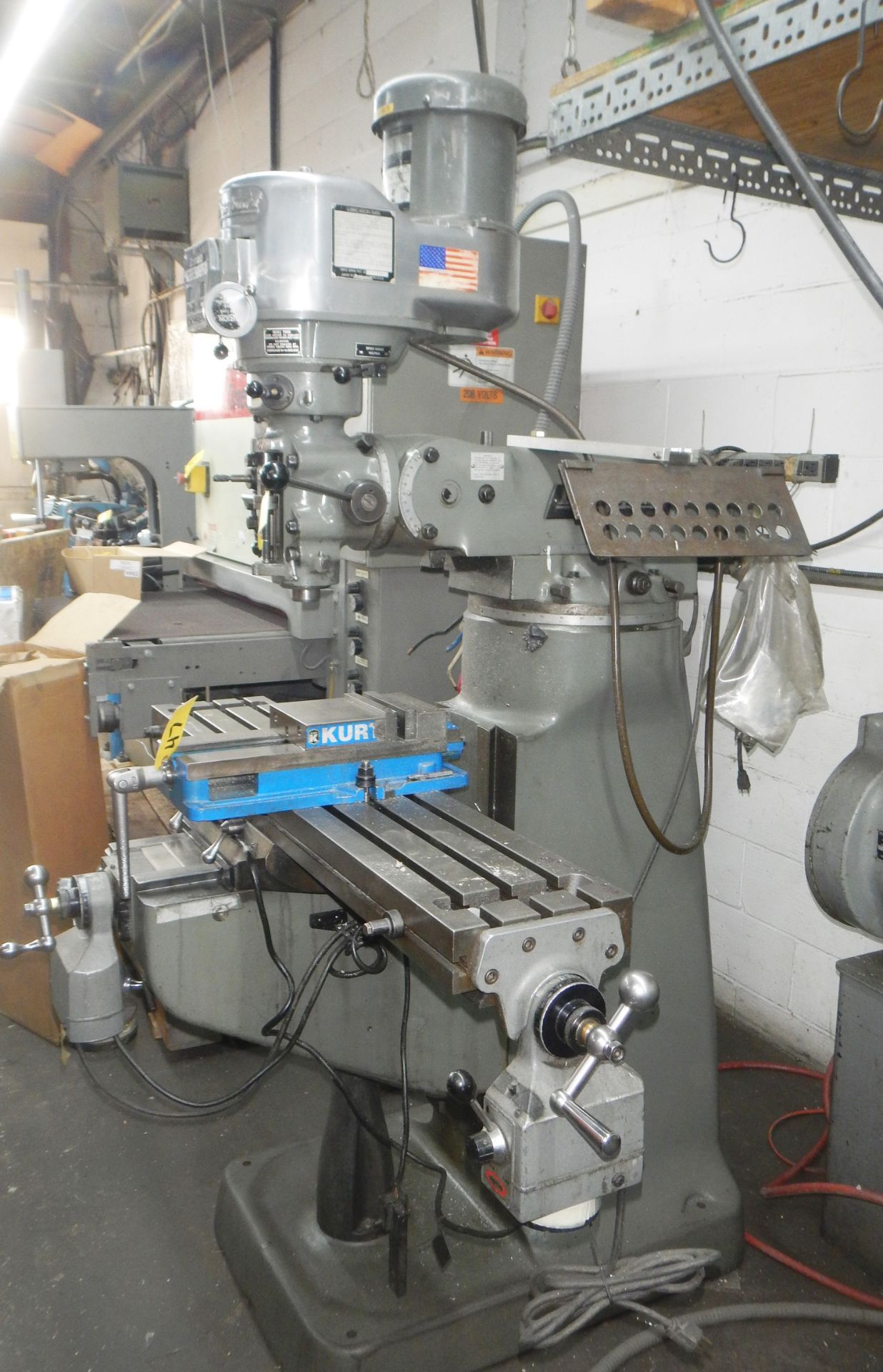 BRIDGEPORT SERIES-J 2HP KME TYPE VERTICAL MILLING MACHINE, 9"X 48" SERVO FEED TABLE, SERVO POWER - Image 4 of 4