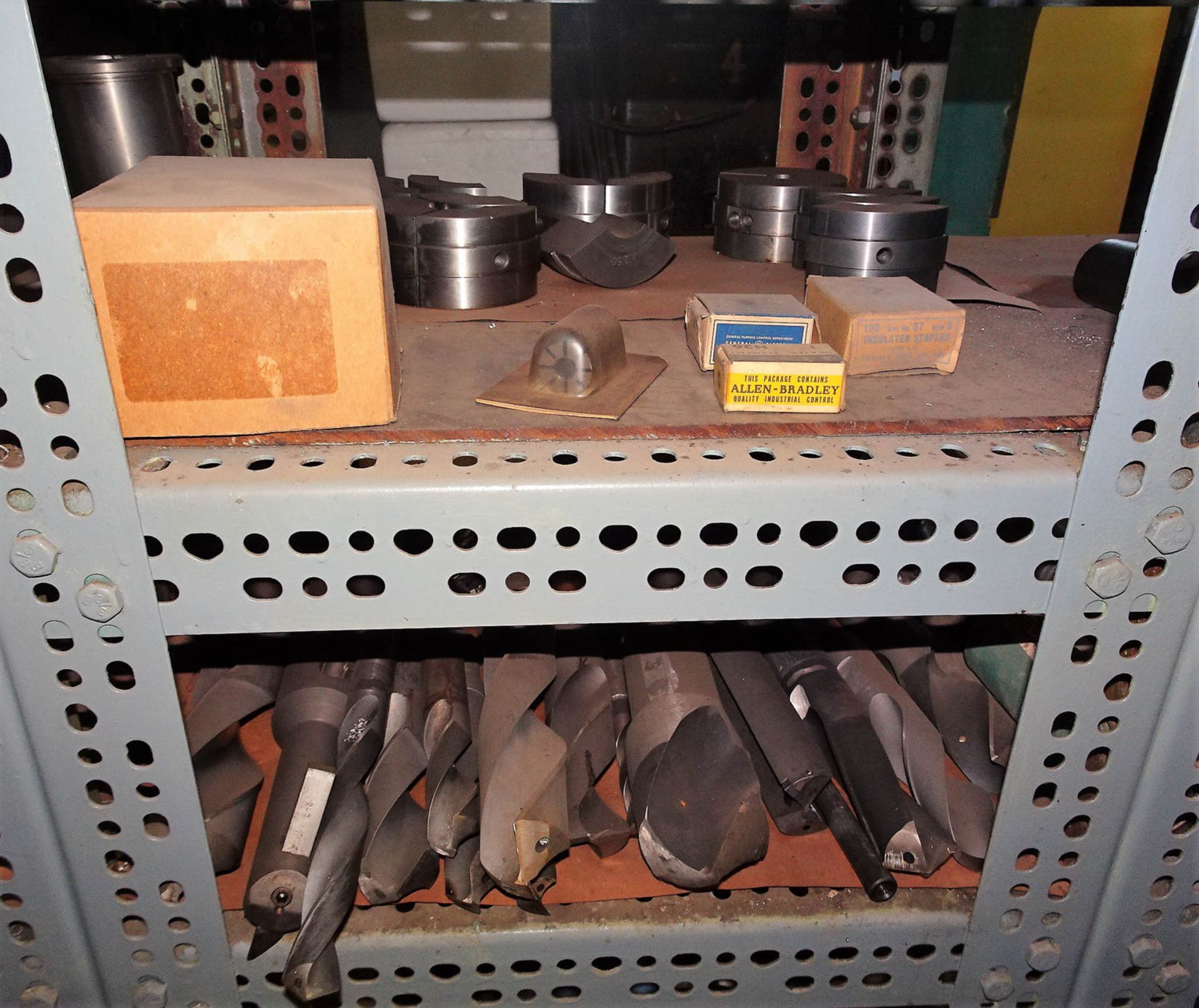 CONTENTS OF MEDIUM DUTY RACK, INCLUDING: CNC LATHE SLEEVES, LATHE TOOLING, LATHE CHUCKS, OTHER - Image 5 of 7