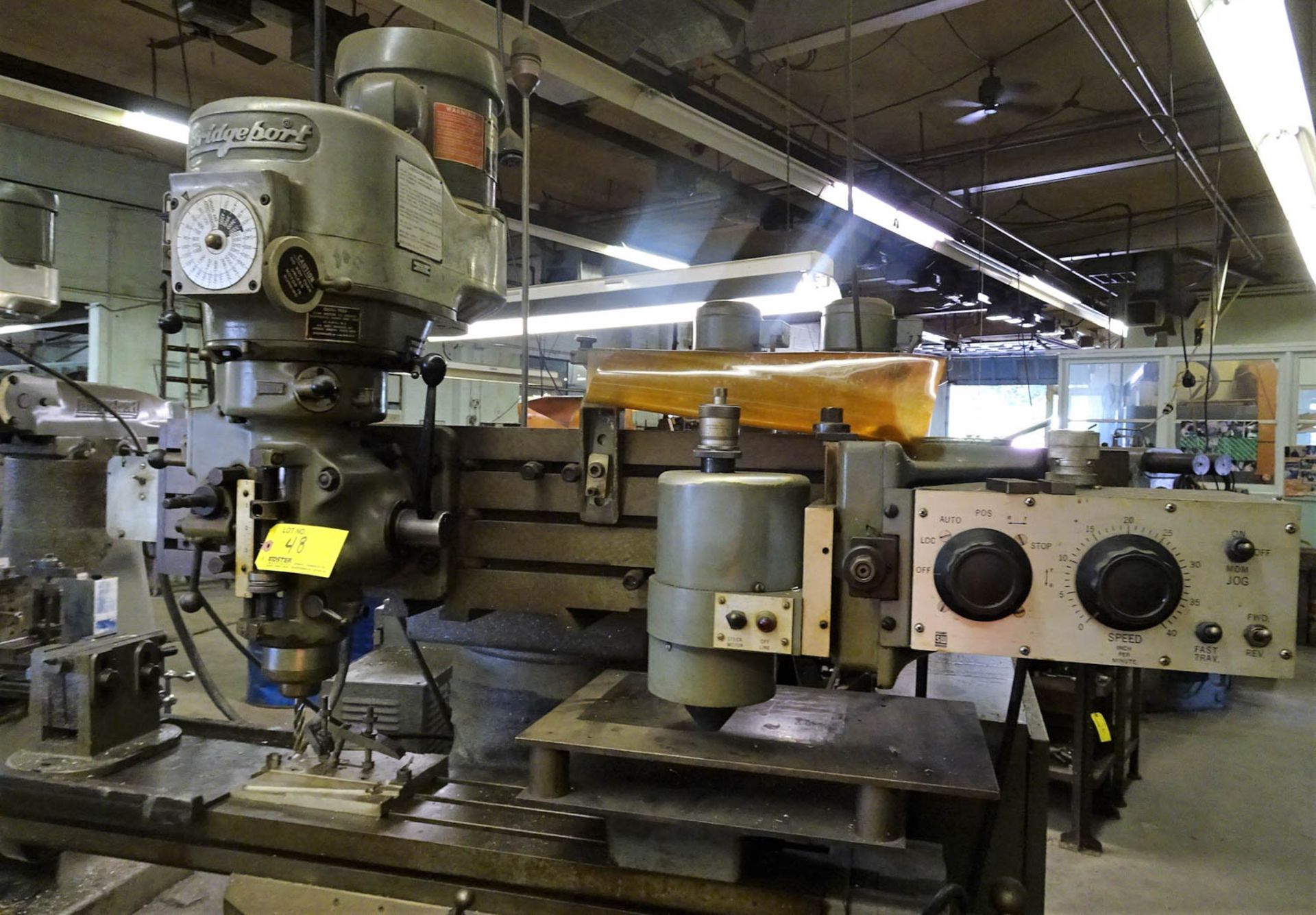 BRIDGEPORT 1HP DUAL HEAD LINE-A-MILL OPTICAL LINE TRACER MILL, WITH 9" X 42" POWER FEED TABLE, 80- - Image 4 of 5