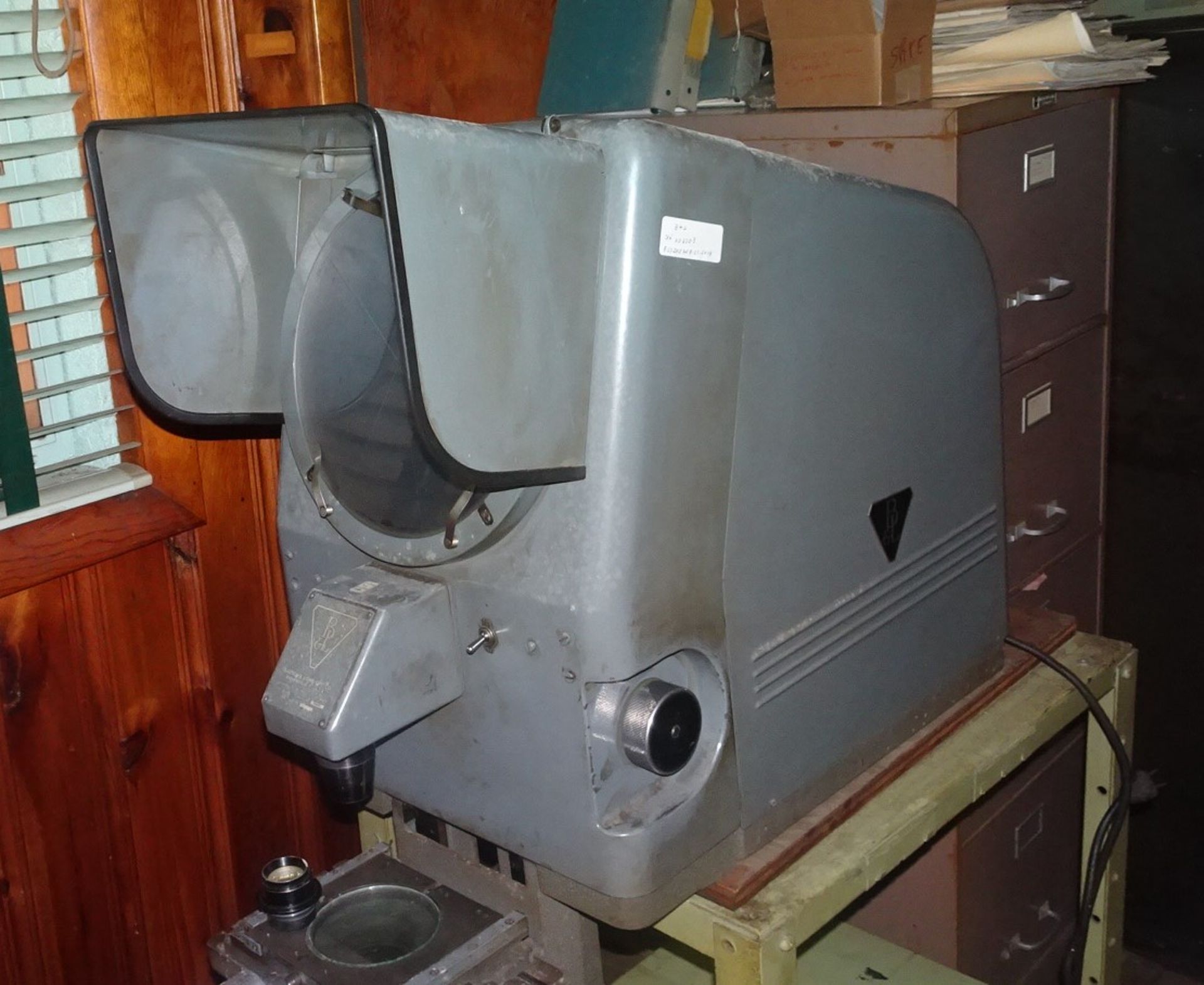 BAUSCH & LOMB TYPE 33-12-11 OPTICAL COMPARATOR, WITH TABLE, S/N HD6203, AND (2) LENSES - Image 3 of 4