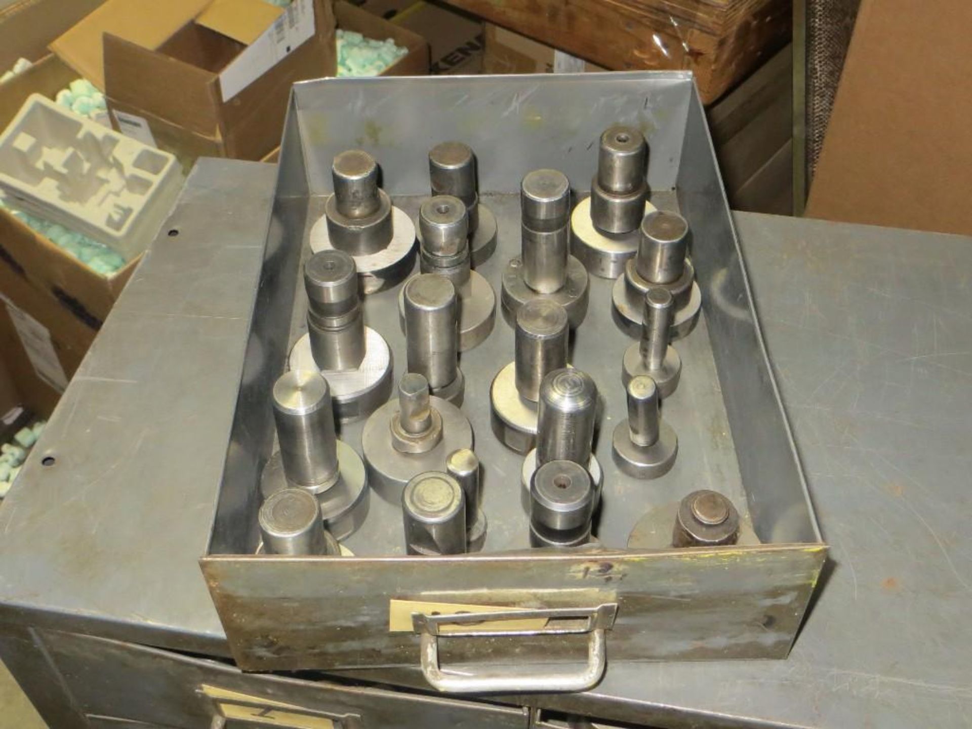 ASSORTED PUNCHES & DIES INCLUDING ROPER WHITENY STYLE LARGE PRESS TOOLING - Image 4 of 5