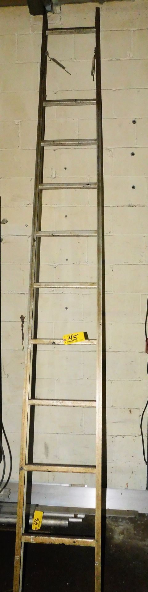 12' ALUMINUM LADDER