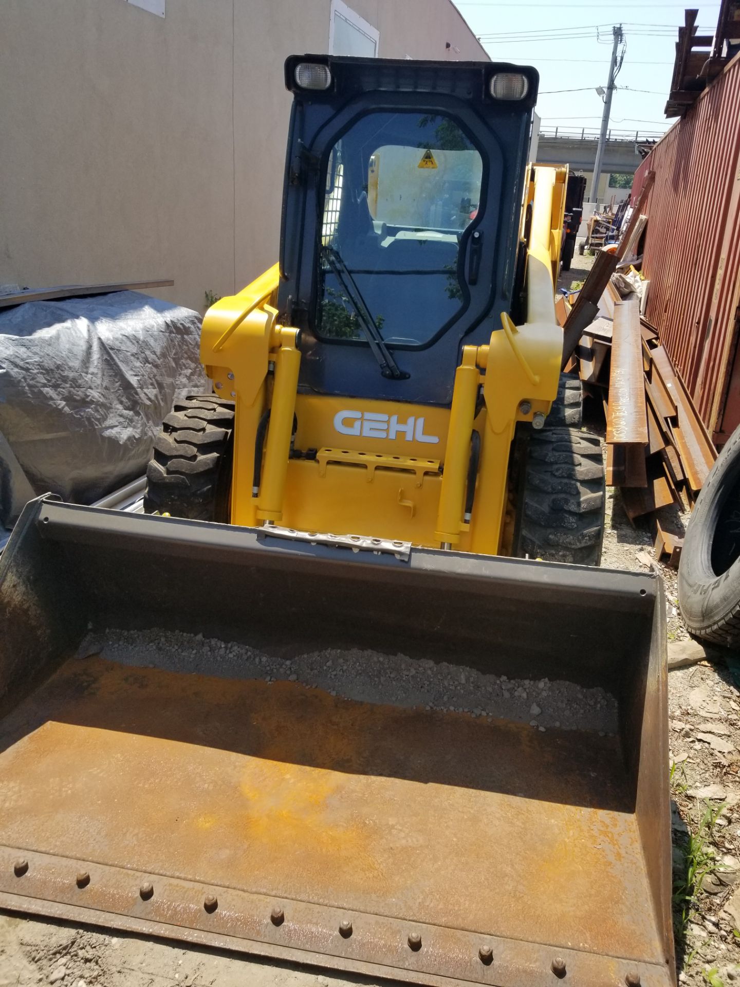 GEHL 6640 TURBO SKID STEER LOADER, 2-SPEED, WITH PNEUMATIC TIRES, BUCKET (2011)