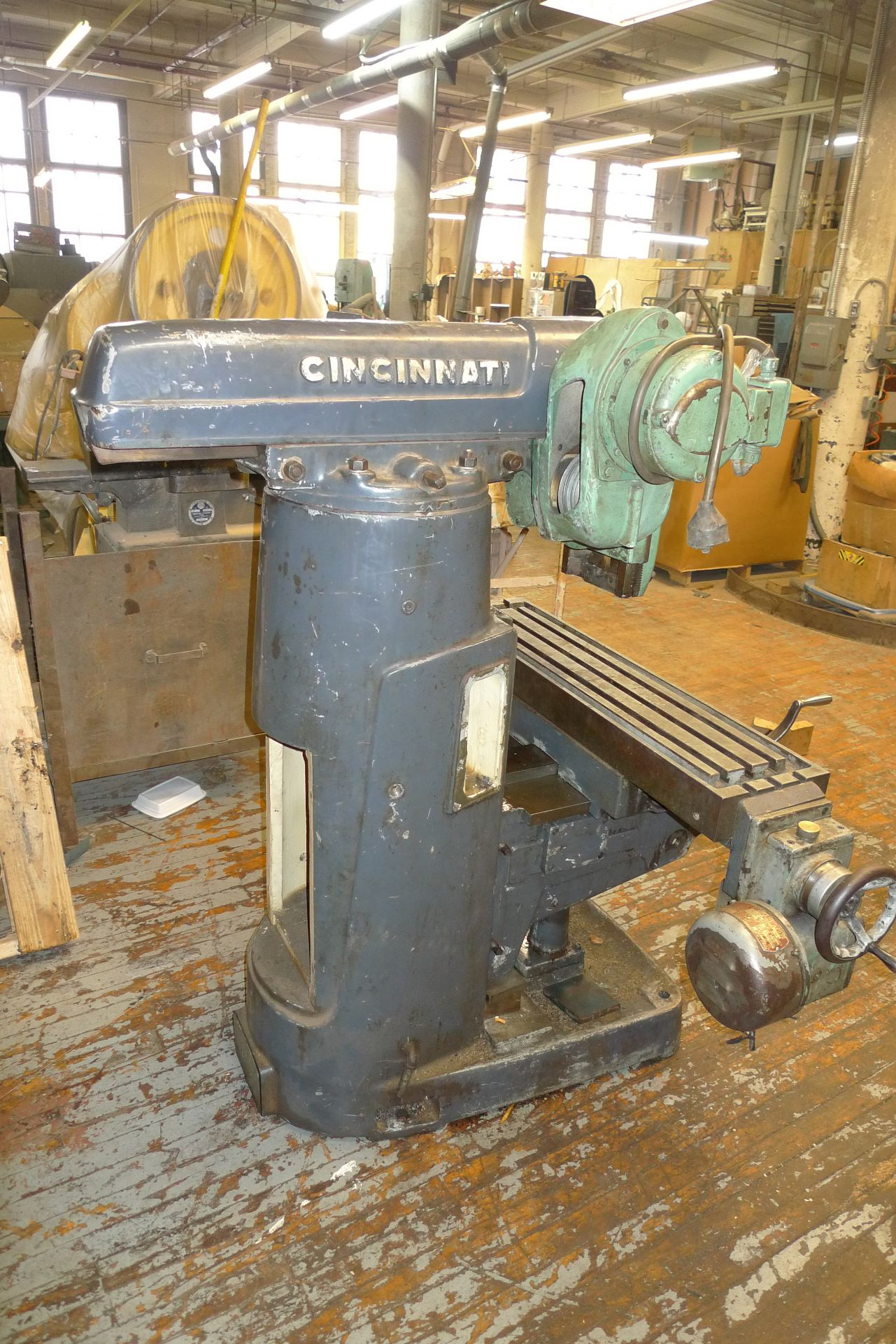 CINCINNATI MILLING MACHINE BASE WITH SLITTING ATTACHMENT, 9" X 54" TABLE - Image 2 of 2