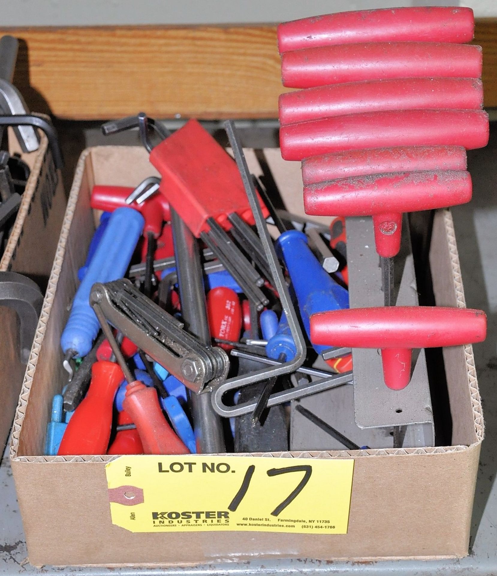 T HANDLE WRENCHES IN (1) BOX