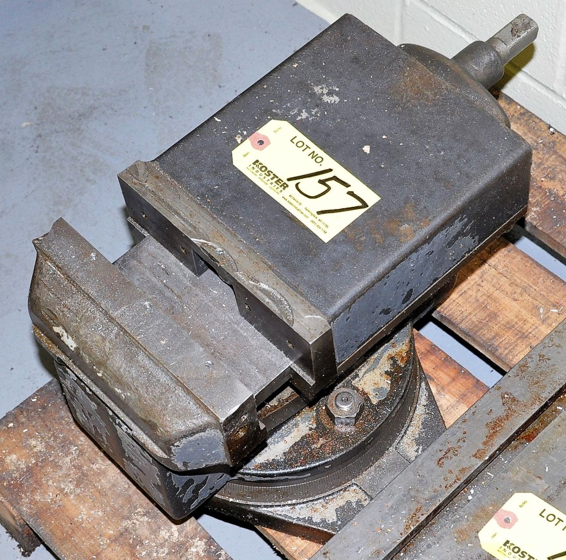 8" INCLINABLE MACHINE VISE WITH ROTARY BASE