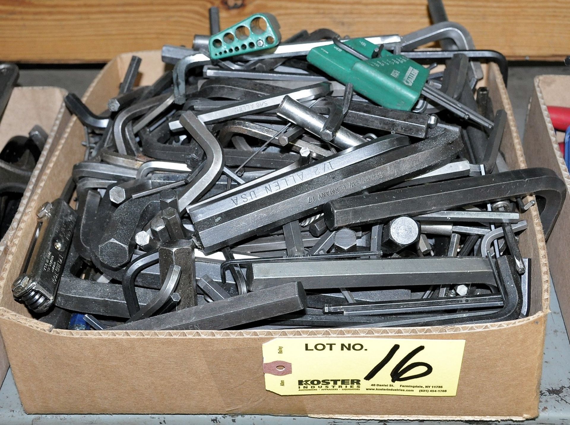 ALLEN WRENCHES IN (1) BOX