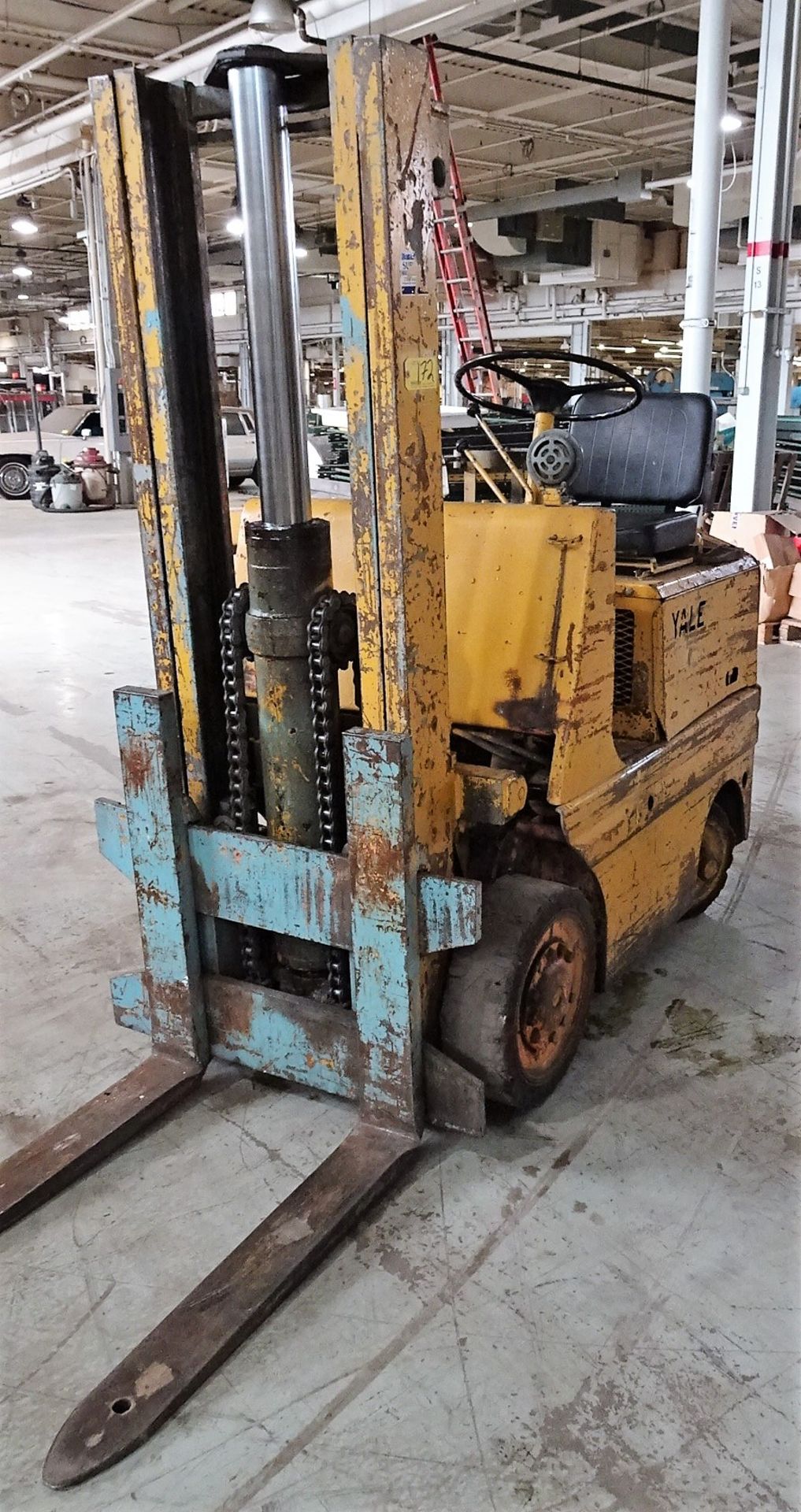 YALE APPROXIMATELY 3,000 LB. CAPACITY LP FORK LIFT, WITH DUAL MAST, 6 DEGREE TILT-BACK, (AS IS, - Image 2 of 2