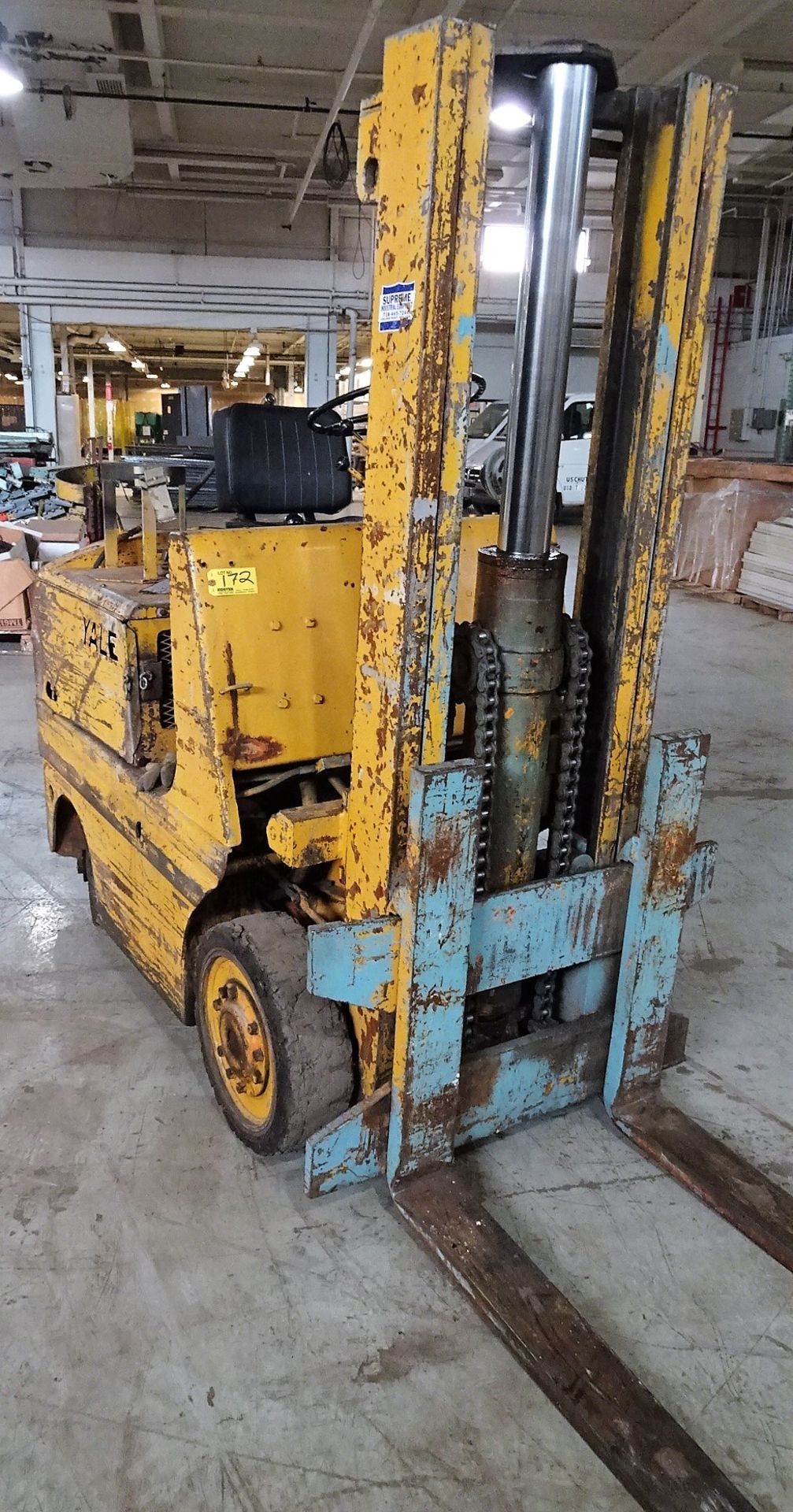 YALE APPROXIMATELY 3,000 LB. CAPACITY LP FORK LIFT, WITH DUAL MAST, 6 DEGREE TILT-BACK, (AS IS,