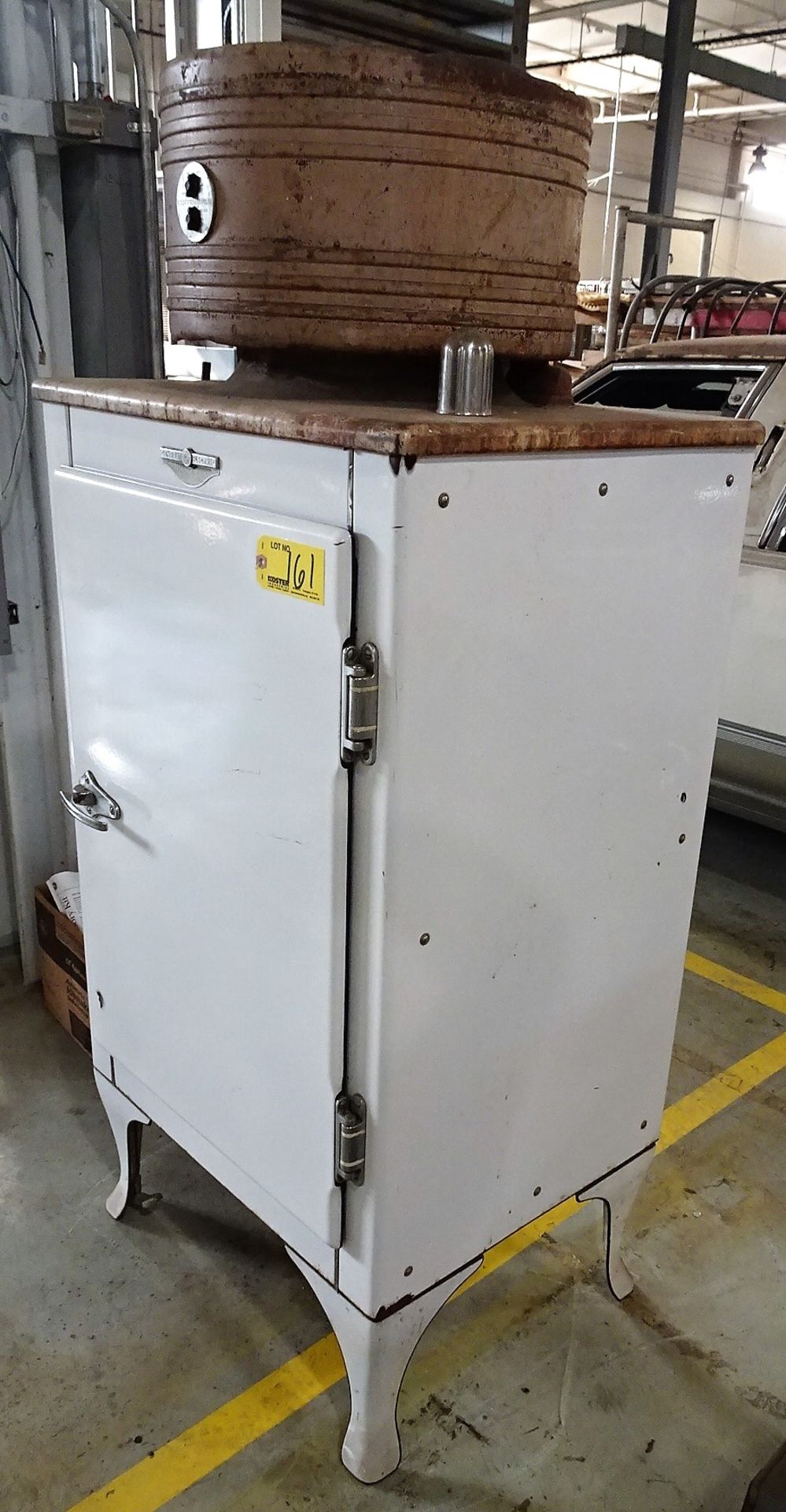 GENERAL ELECTRIC ANTIQUE REFRIGERATOR/FREEZER - Image 2 of 2