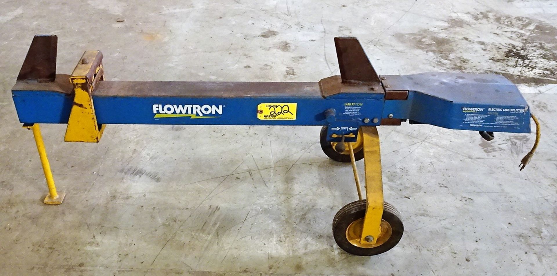 FLOWTRON MDL. DS26 ELECTRIC LOG SPLITTER