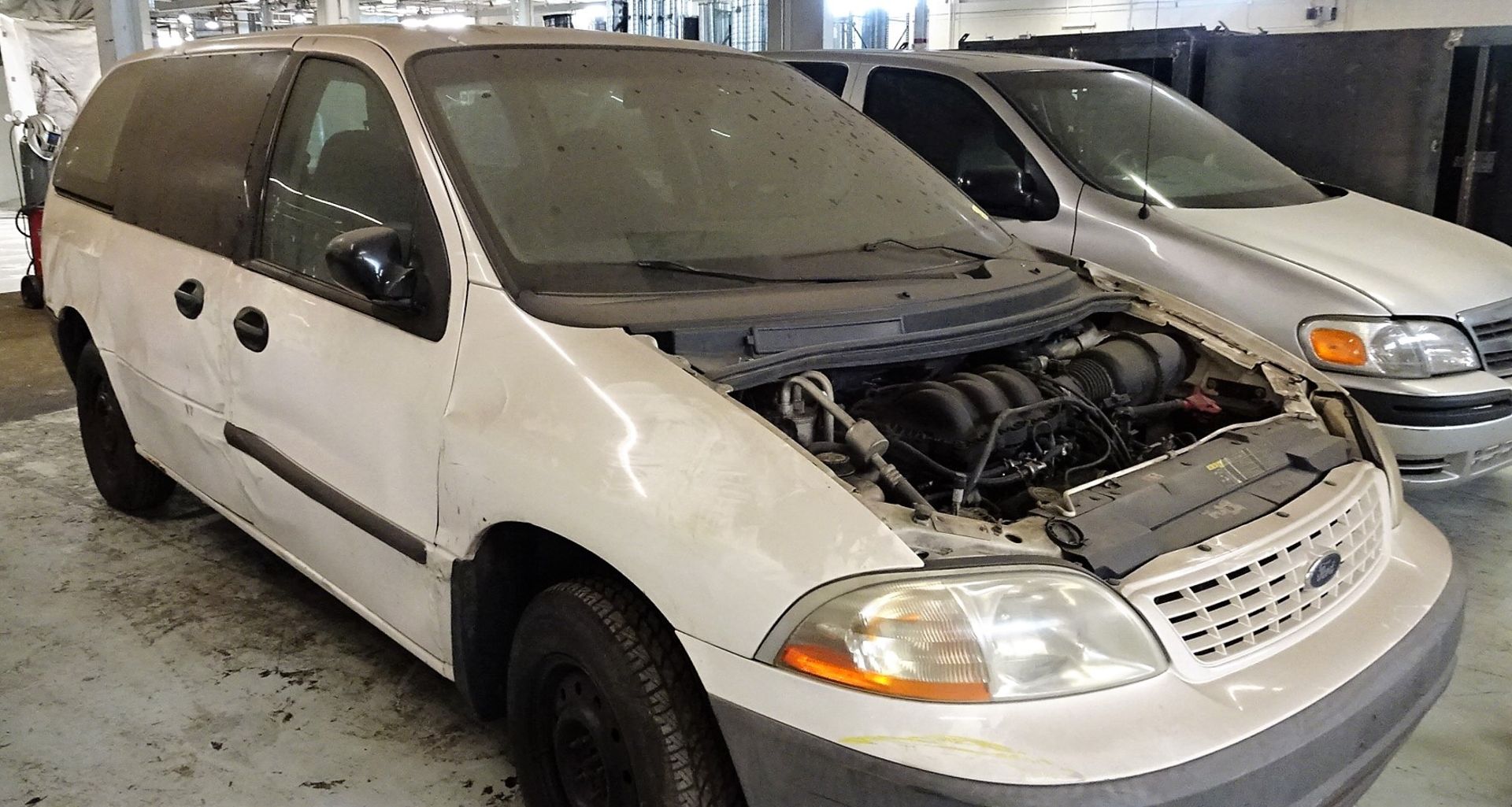 2001 FORD WIND STAR MINI VAN, MILEAGE N/A, VIN 2FTZA54471BB55482, (PLEASE NOTE: NO BATTERY, NO - Image 2 of 3