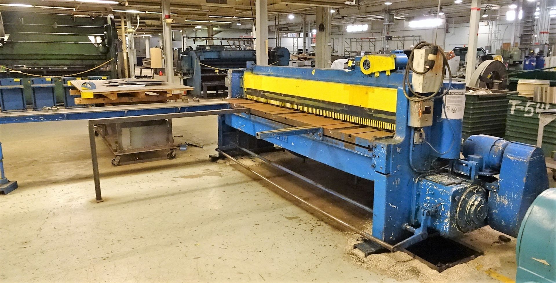 WYSONG 10' MECHANICAL SHEAR, APPROXIMATELY 10 GAUGE CAPACITY, SQUARING ARM, FRONT POWERED POWER BACK - Image 2 of 3