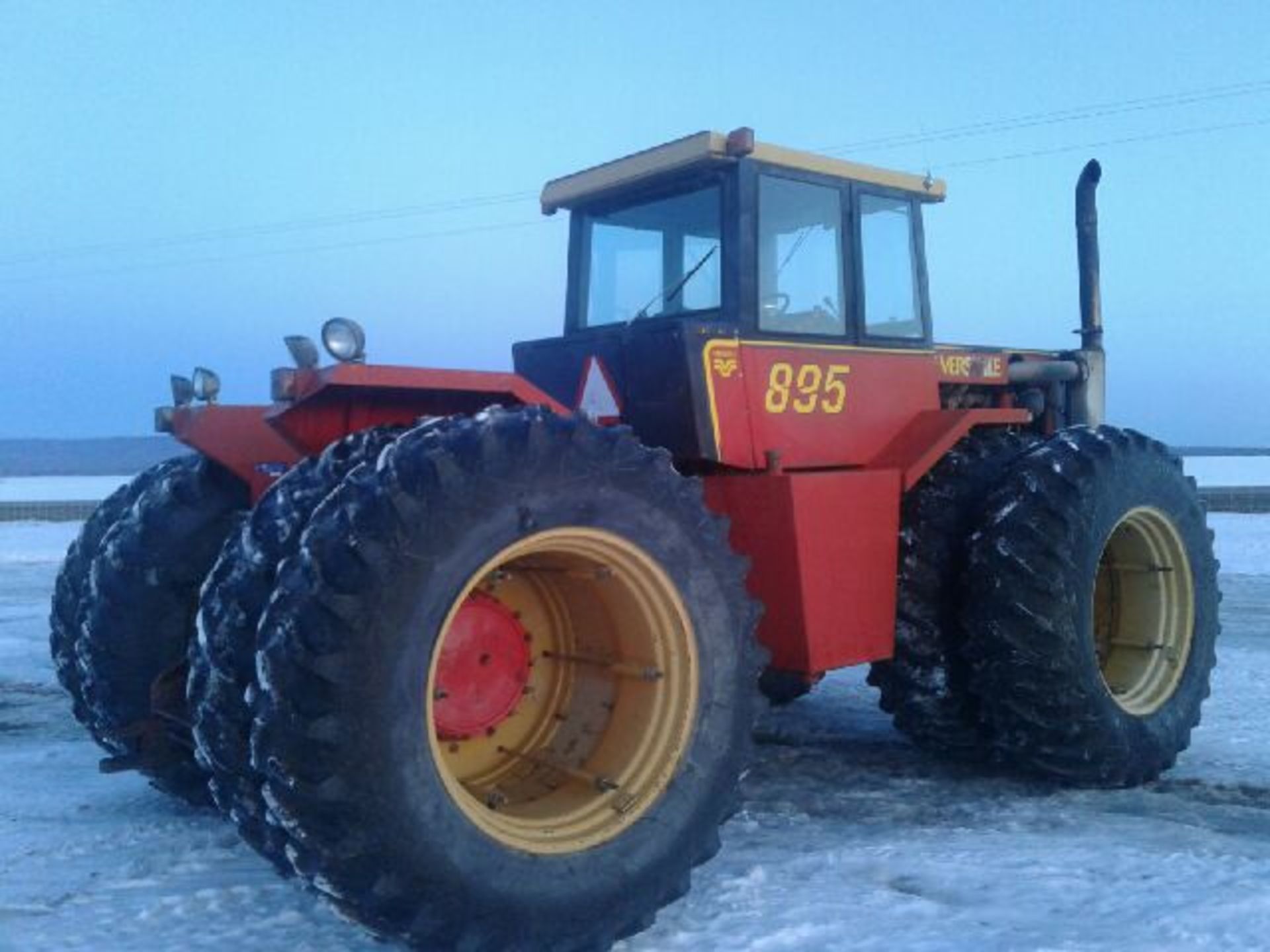 1982 Versatile 895 4-Wheel Tractor 855 Cummins Eng, 12Spd St Trans, 7646.3 hours Brand New Adams - Image 2 of 6