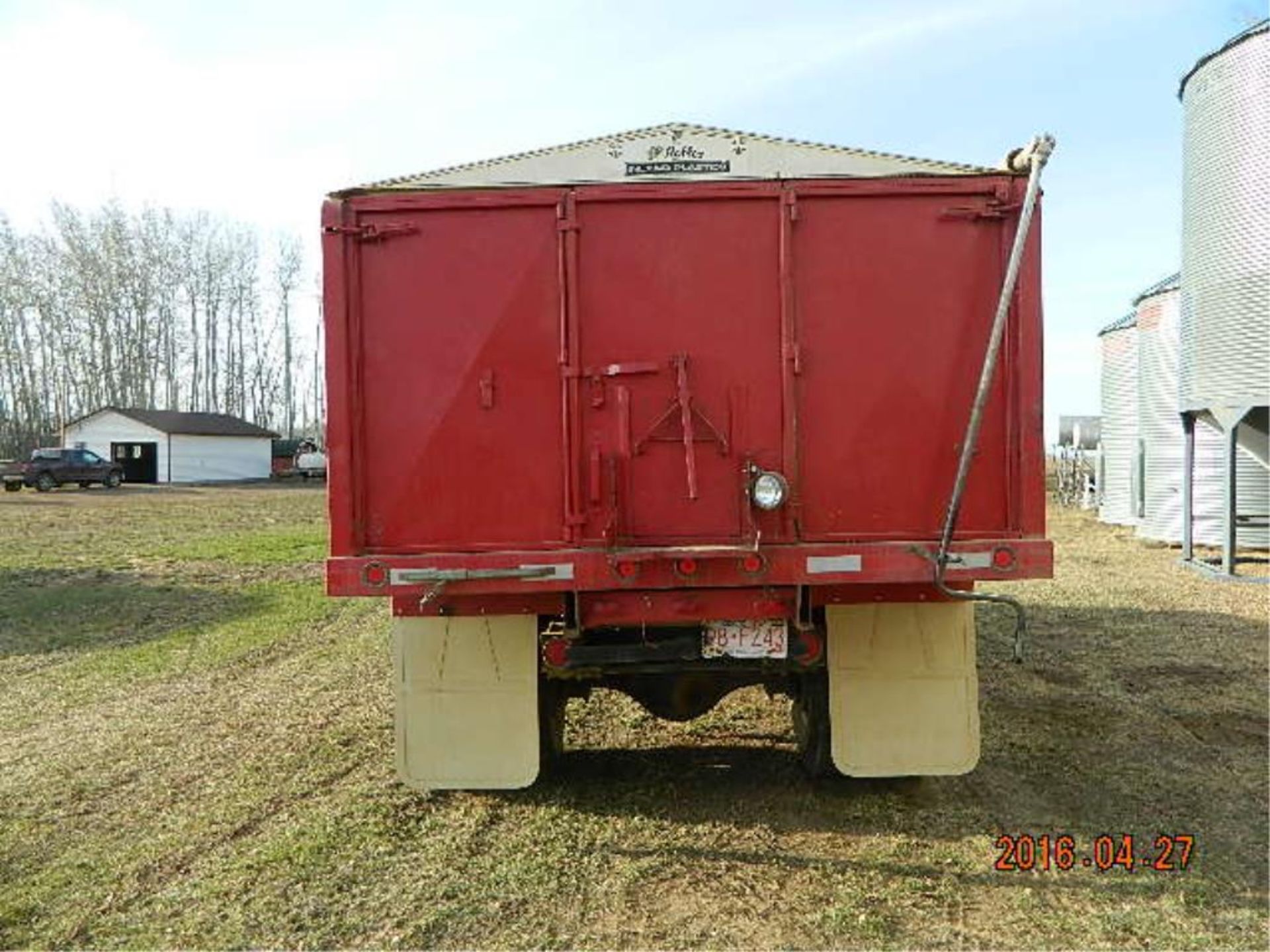 1977 Loadstar S/A Grain Truck 15.5FT Steel Box & Hoist, 446 Eng VIN D0522ECA22530 - Image 4 of 9