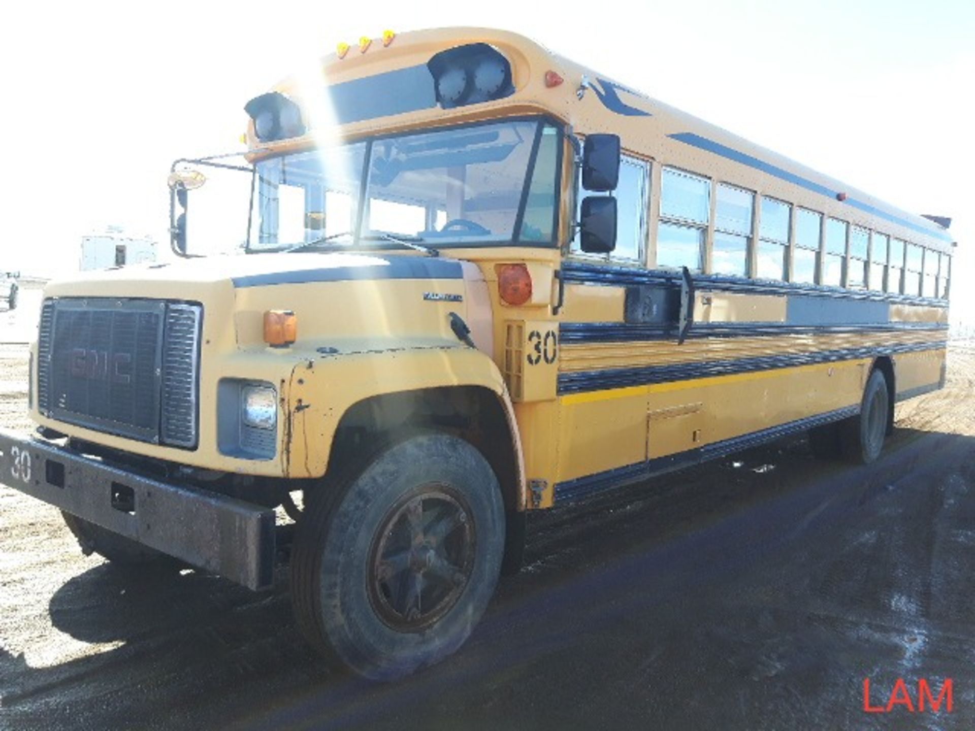 1994 GMC Bus Converted Motor home VIN 1GDL7T1P9RJ514504 366 Propane Eng, New Battery, Rebuilt - Image 2 of 13