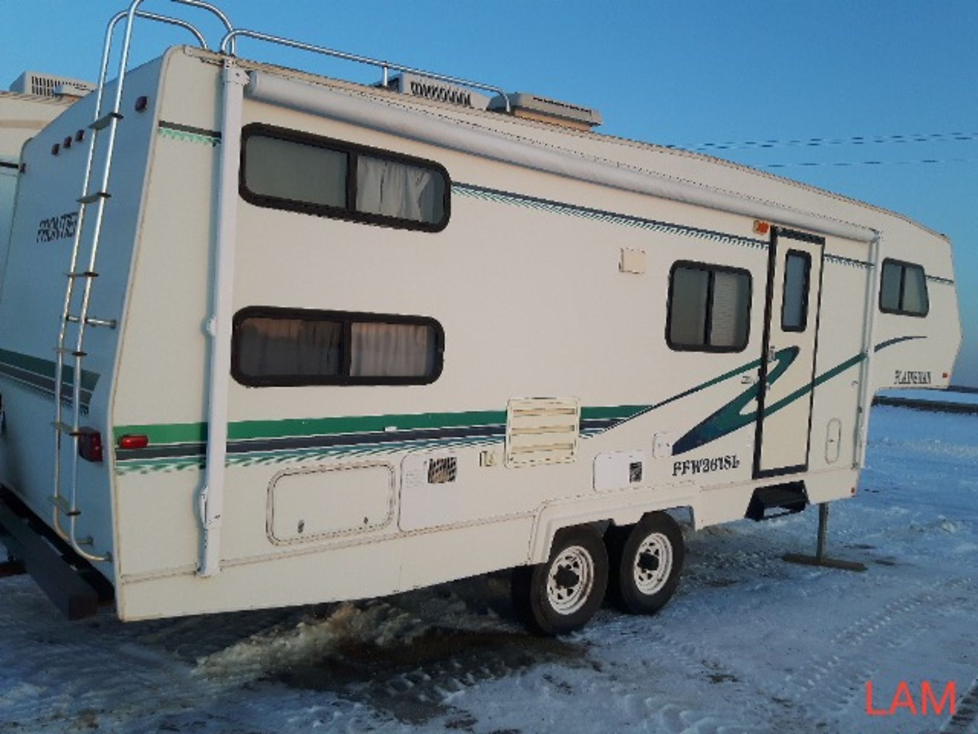 1998 Frontier Plainsmen FFW261SL 26ft 5th Wheel VIN 2PEFH2164X1990092 Sleeps 8, Large Slide, A/C, - Image 2 of 8