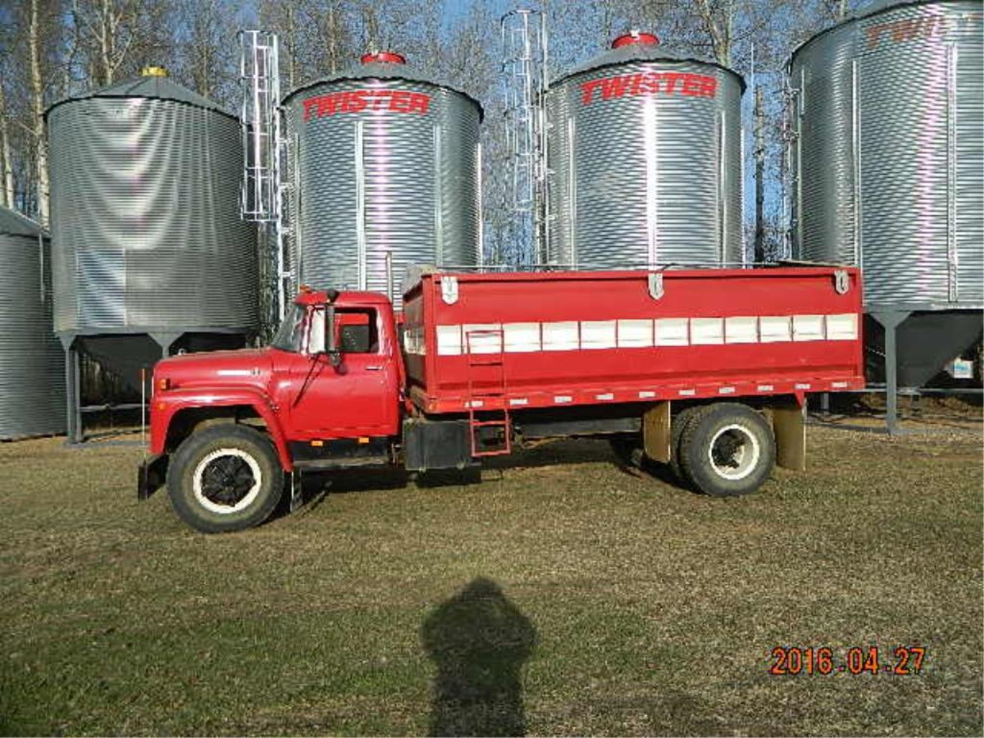 1977 Loadstar S/A Grain Truck 15.5FT Steel Box & Hoist, 446 Eng VIN D0522ECA22530 - Image 3 of 9