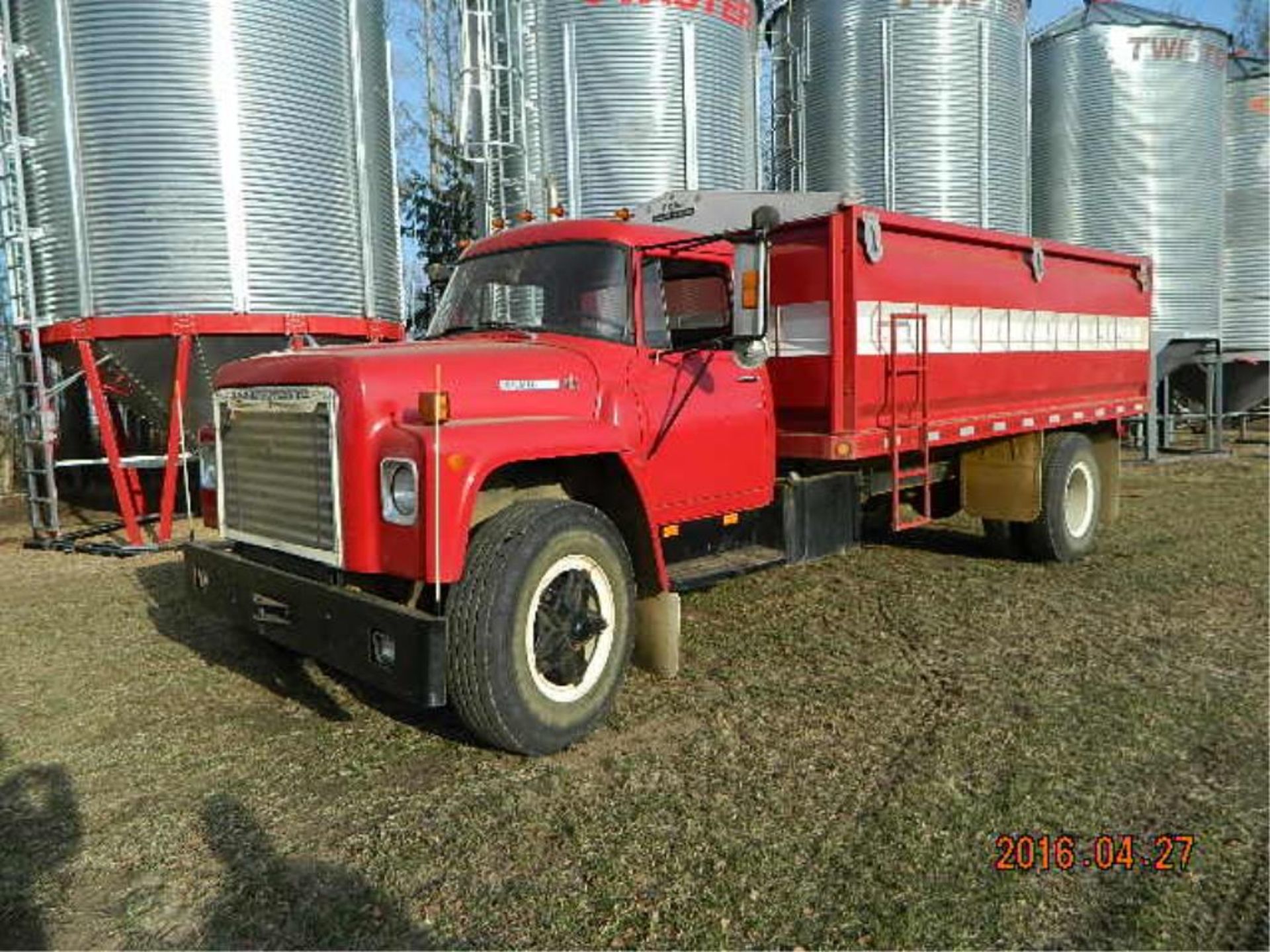 1977 Loadstar S/A Grain Truck 15.5FT Steel Box & Hoist, 446 Eng VIN D0522ECA22530