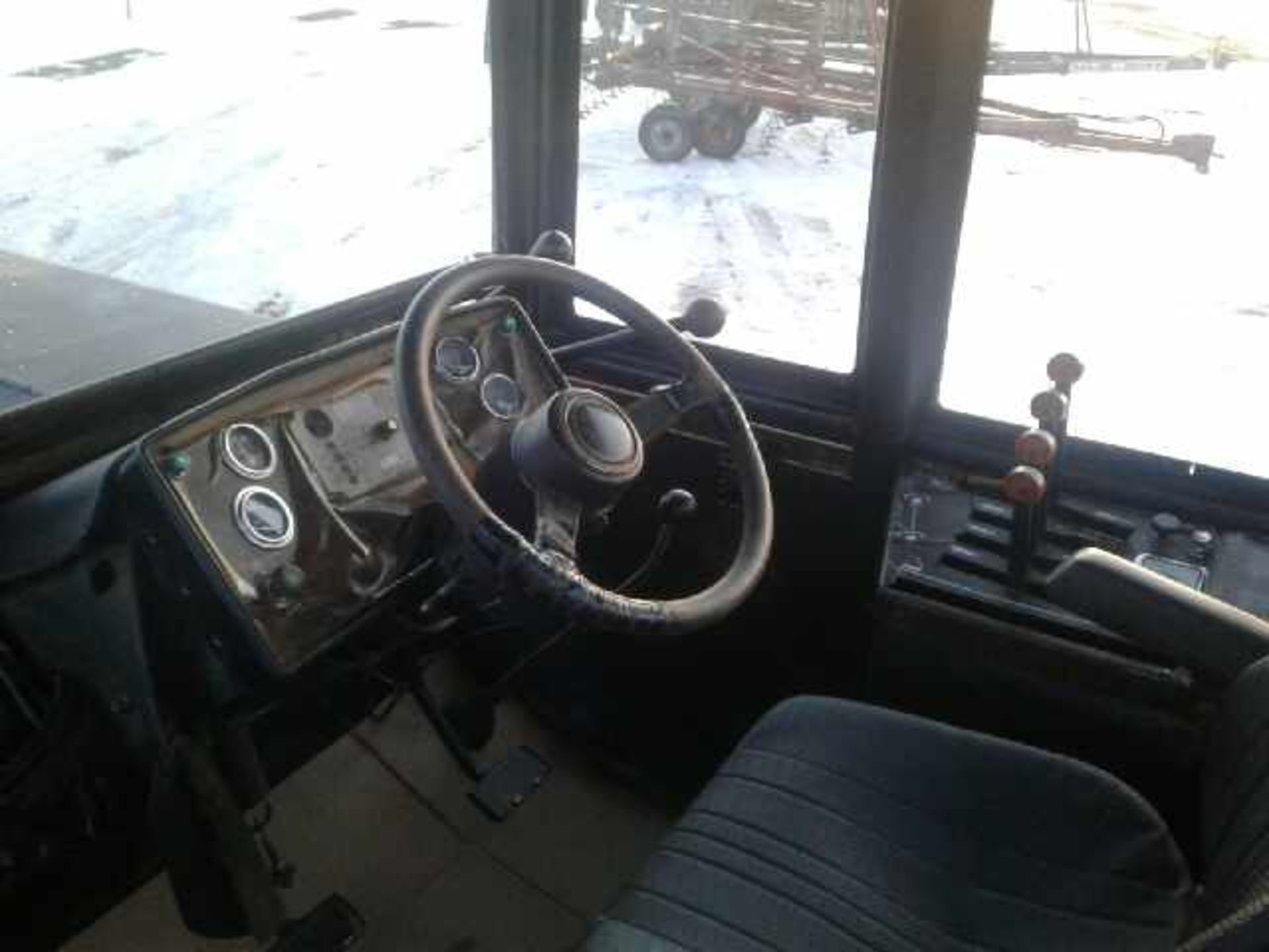 1982 Versatile 895 4-Wheel Tractor 855 Cummins Eng, 12Spd St Trans, 7646.3 hours Brand New Adams - Image 3 of 6