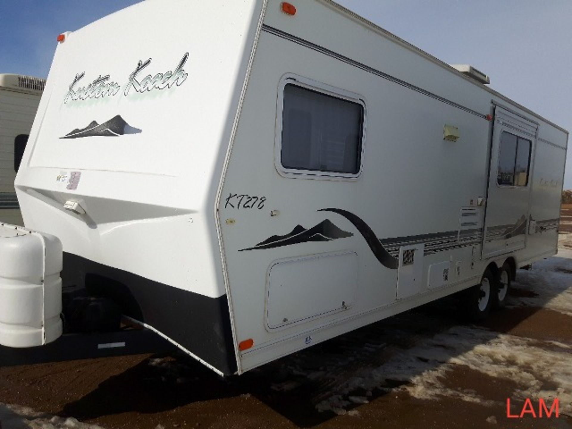 2003 27ft Kustom Koach Travel Trailer VIN 2TTKT278X3R030015 Jack & Jill Bunks, Sleeps 9, Canadian - Image 2 of 13