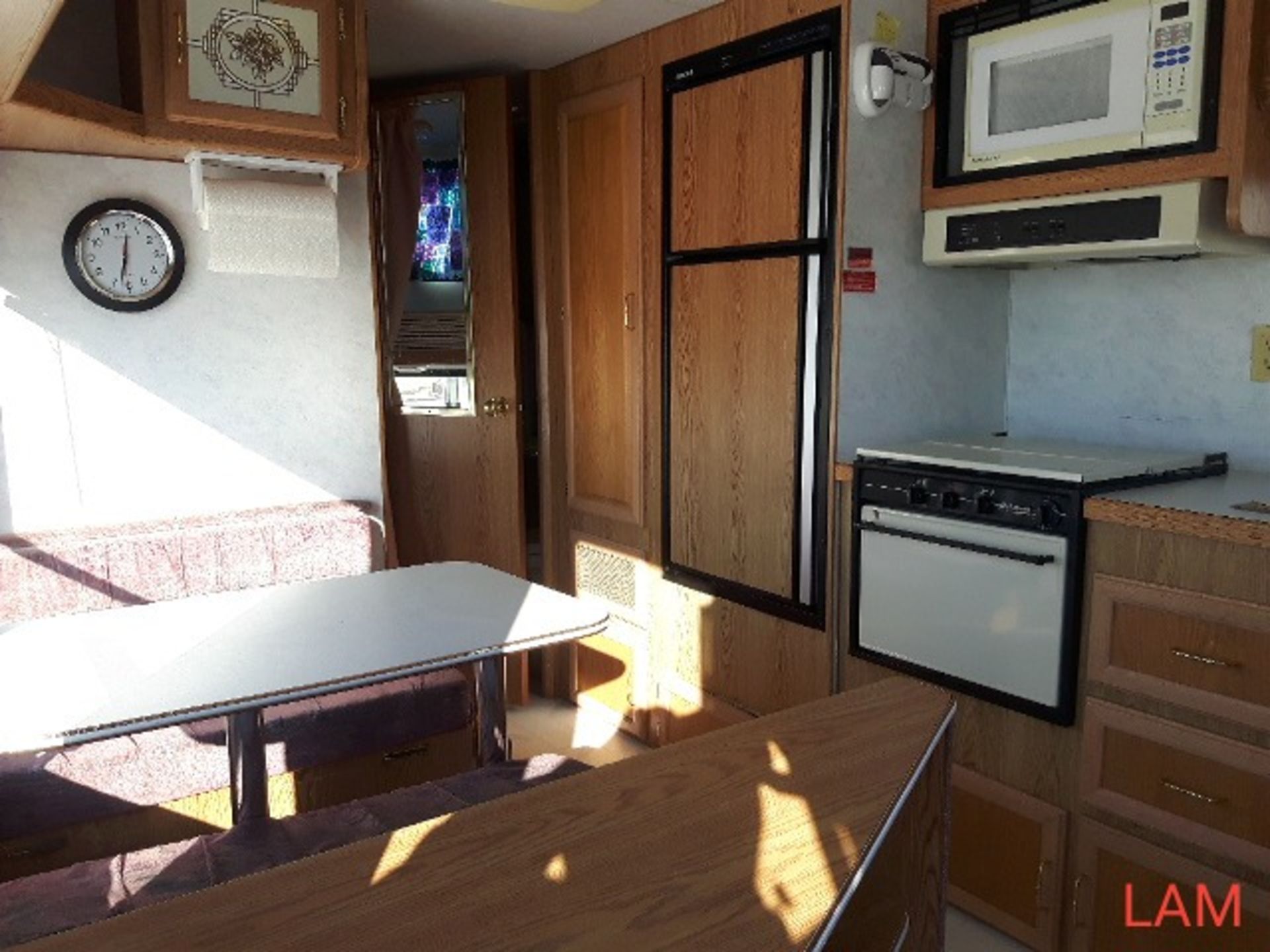 1995 Westwind 285 T/A Travel Trailer VIN 2TTWT2869SR950859 Bunk bed, Sleeps 8, (Canadian Built) - Image 4 of 11