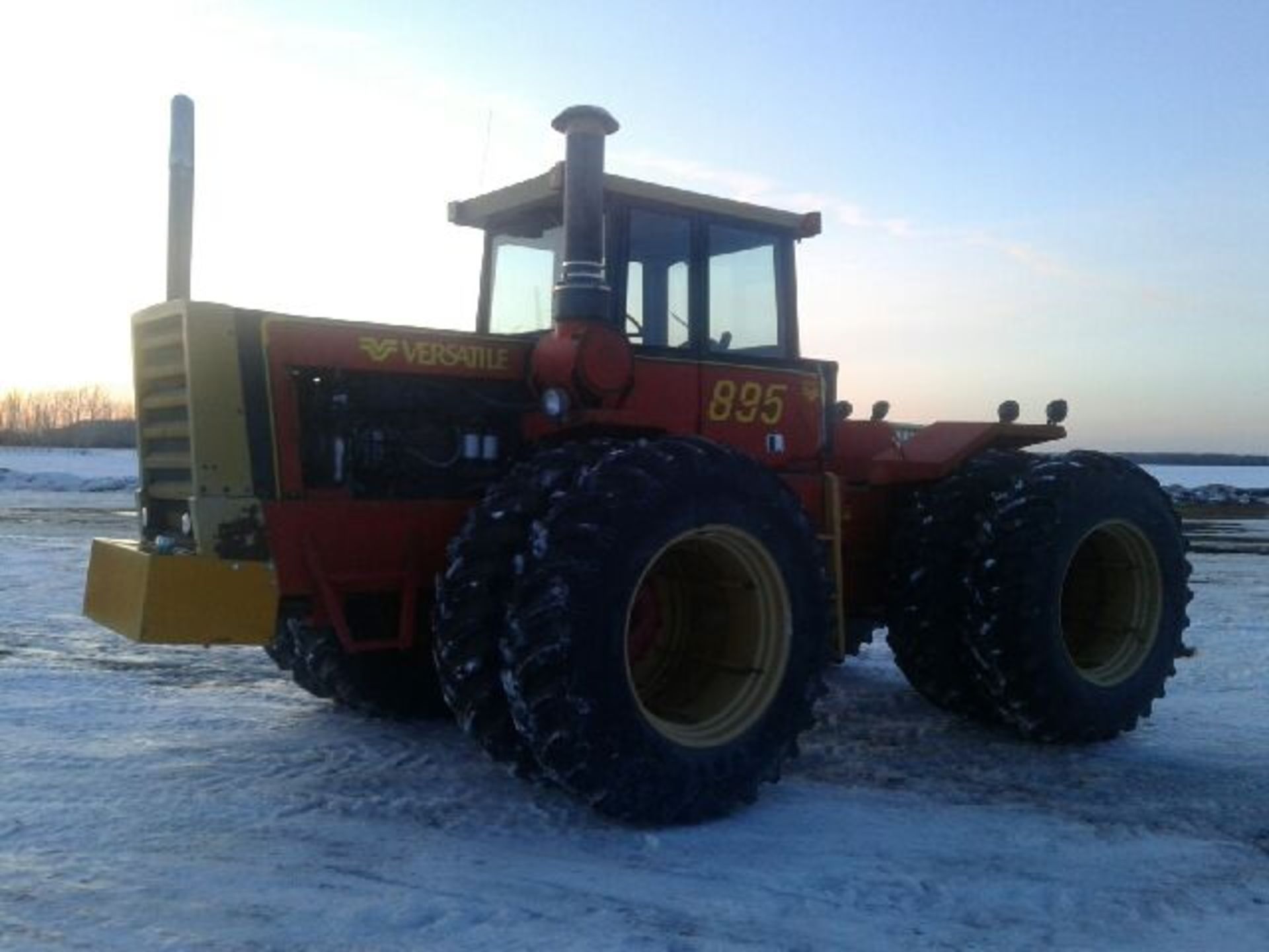 1982 Versatile 895 4-Wheel Tractor 855 Cummins Eng, 12Spd St Trans, 7646.3 hours Brand New Adams - Image 5 of 6