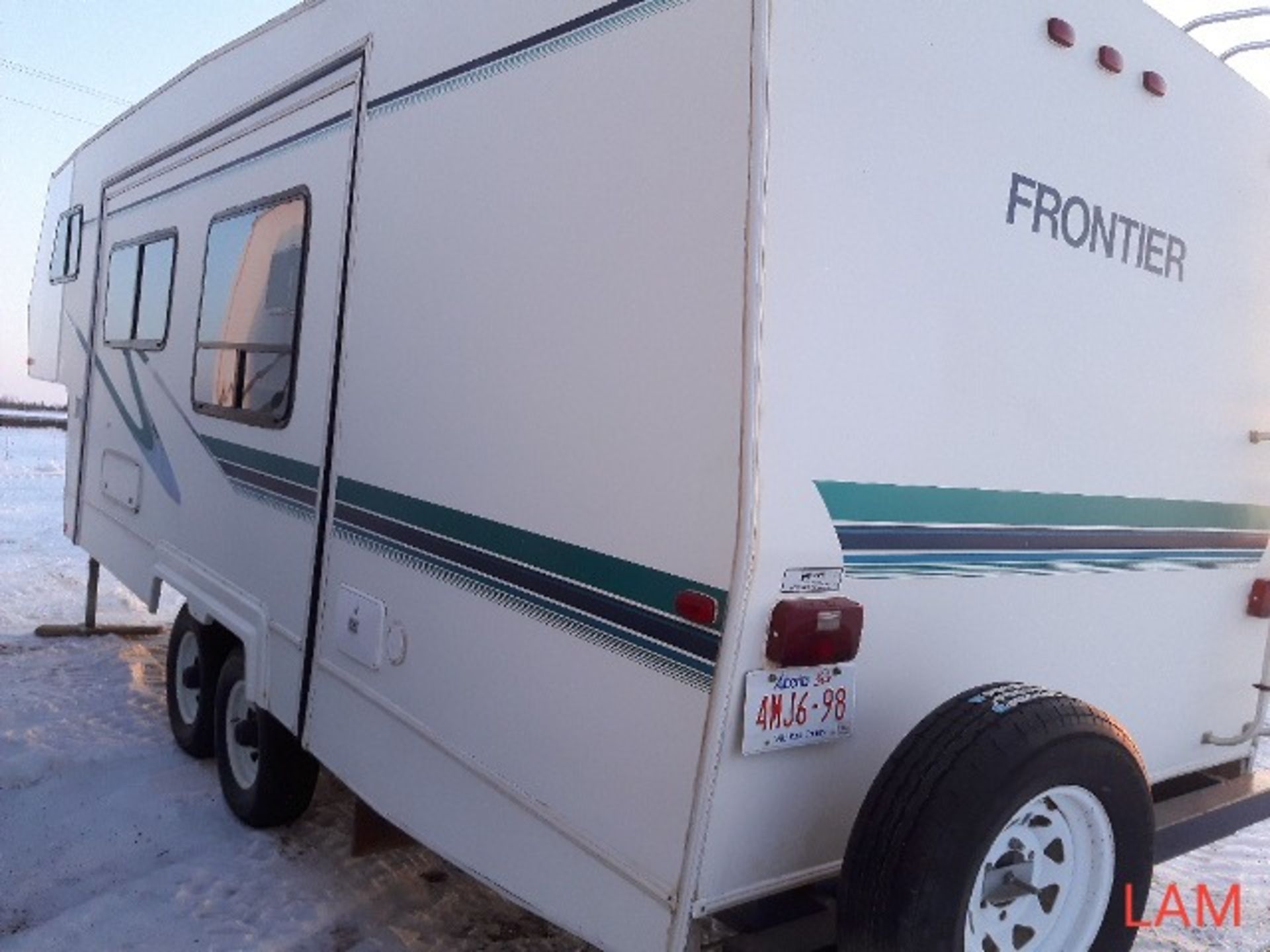 1998 Frontier Plainsmen FFW261SL 26ft 5th Wheel VIN 2PEFH2164X1990092 Sleeps 8, Large Slide, A/C, - Image 3 of 8