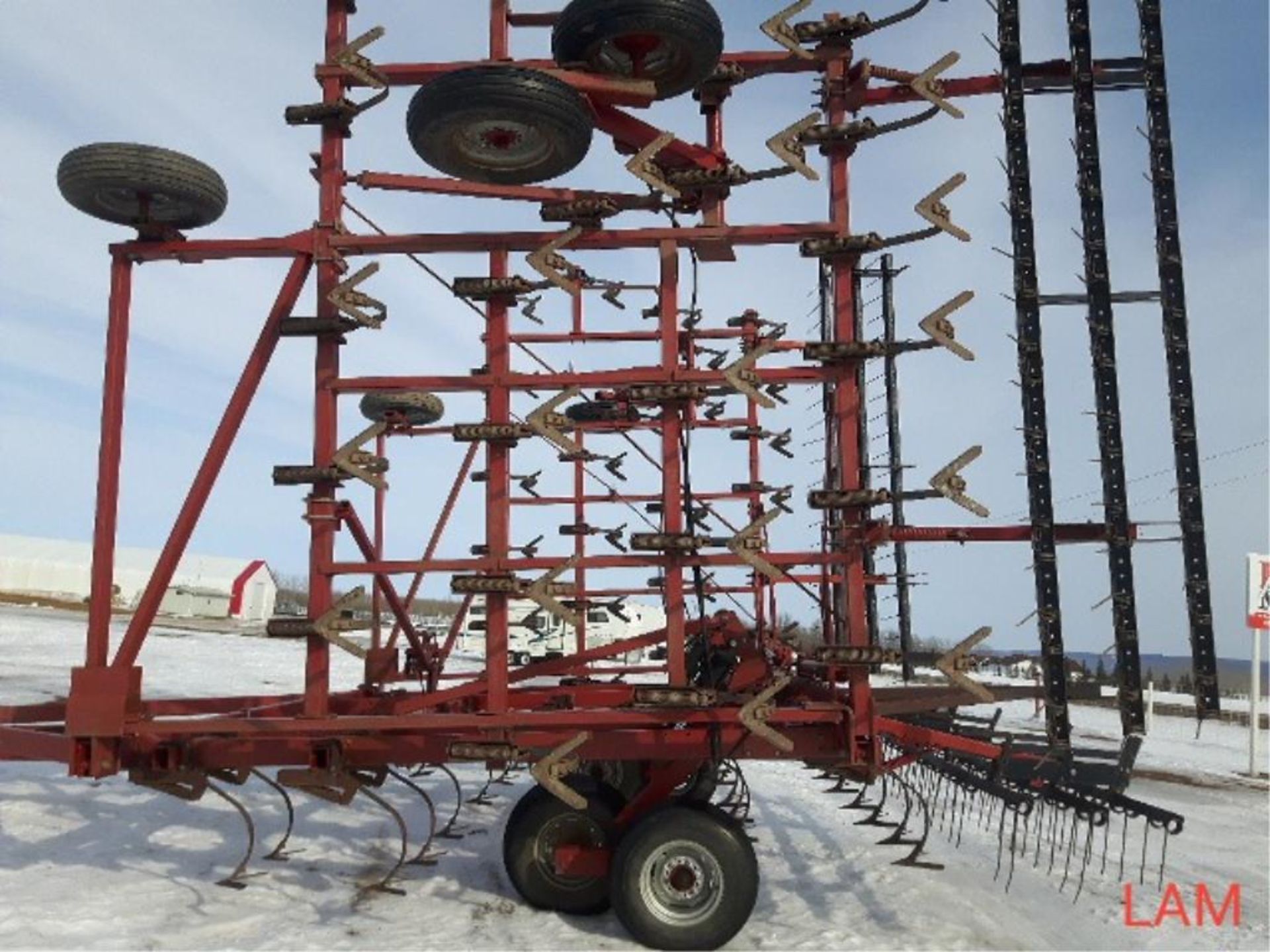 4700 IH 40ft Vibrashank w/Mounted Tine Harrows - Image 2 of 4