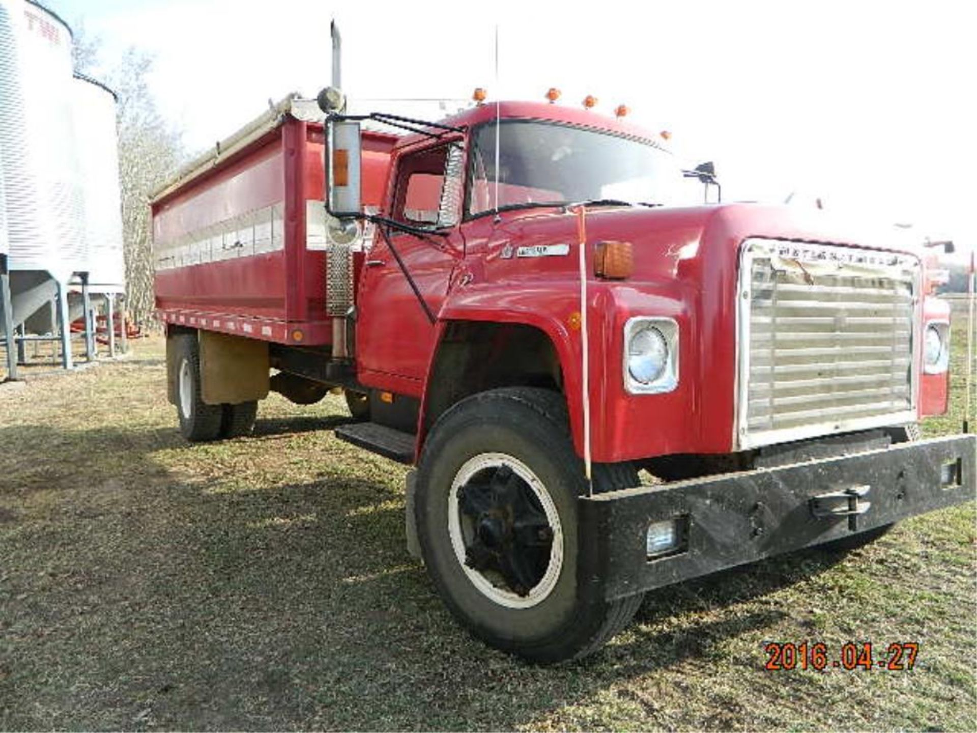 1977 Loadstar S/A Grain Truck 15.5FT Steel Box & Hoist, 446 Eng VIN D0522ECA22530 - Image 6 of 9