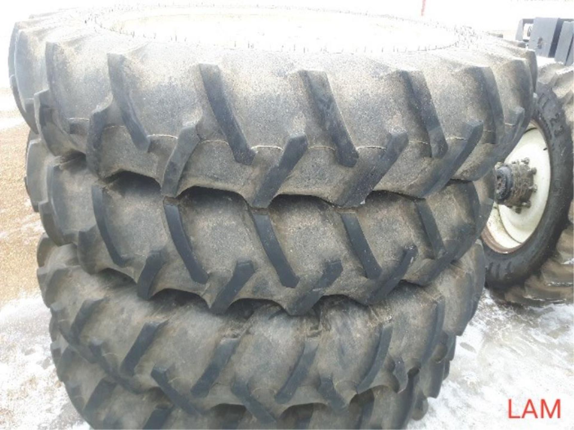 Sprayer Tires on Rims 12.4-42 fits on 750 Wilmar Sprayer and others