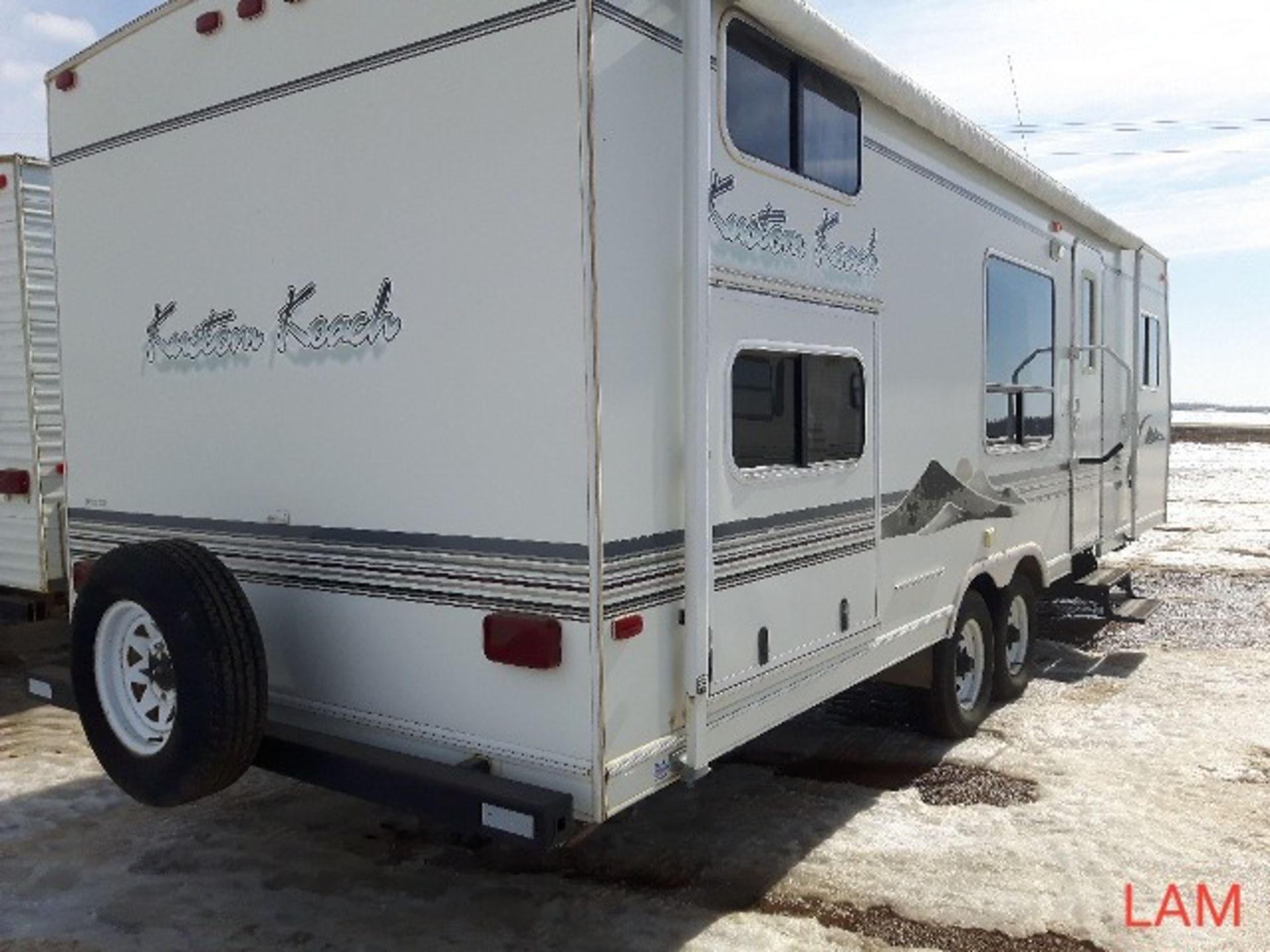 2003 27ft Kustom Koach Travel Trailer VIN 2TTKT278X3R030015 Jack & Jill Bunks, Sleeps 9, Canadian - Image 3 of 13