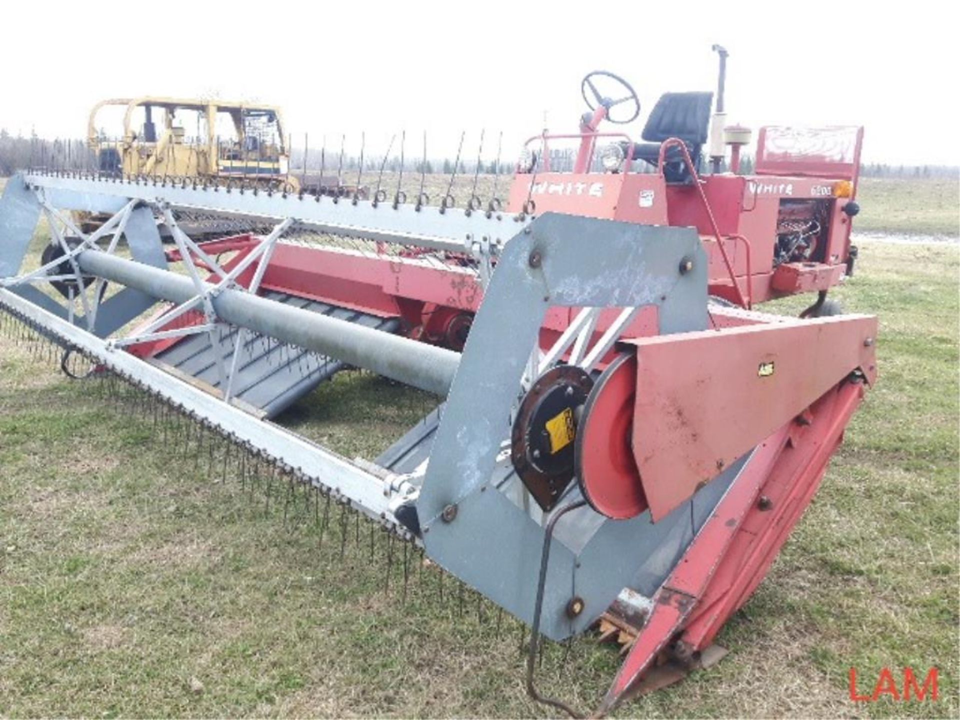 6200 White Self Propelled 15.5ft Swather - Image 2 of 5