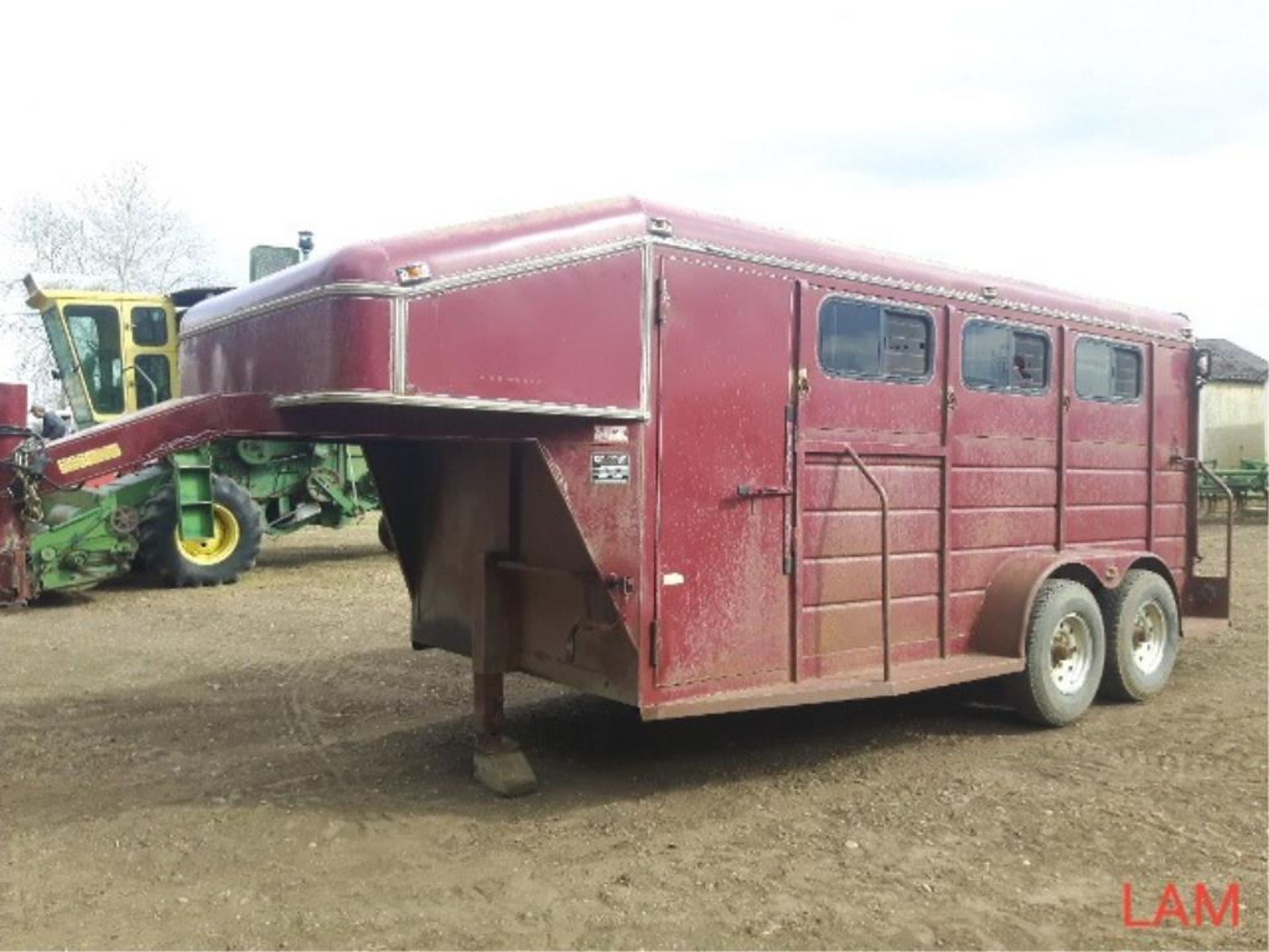 1993 CM 5th Wheel 16ft T/A Stock Trailer