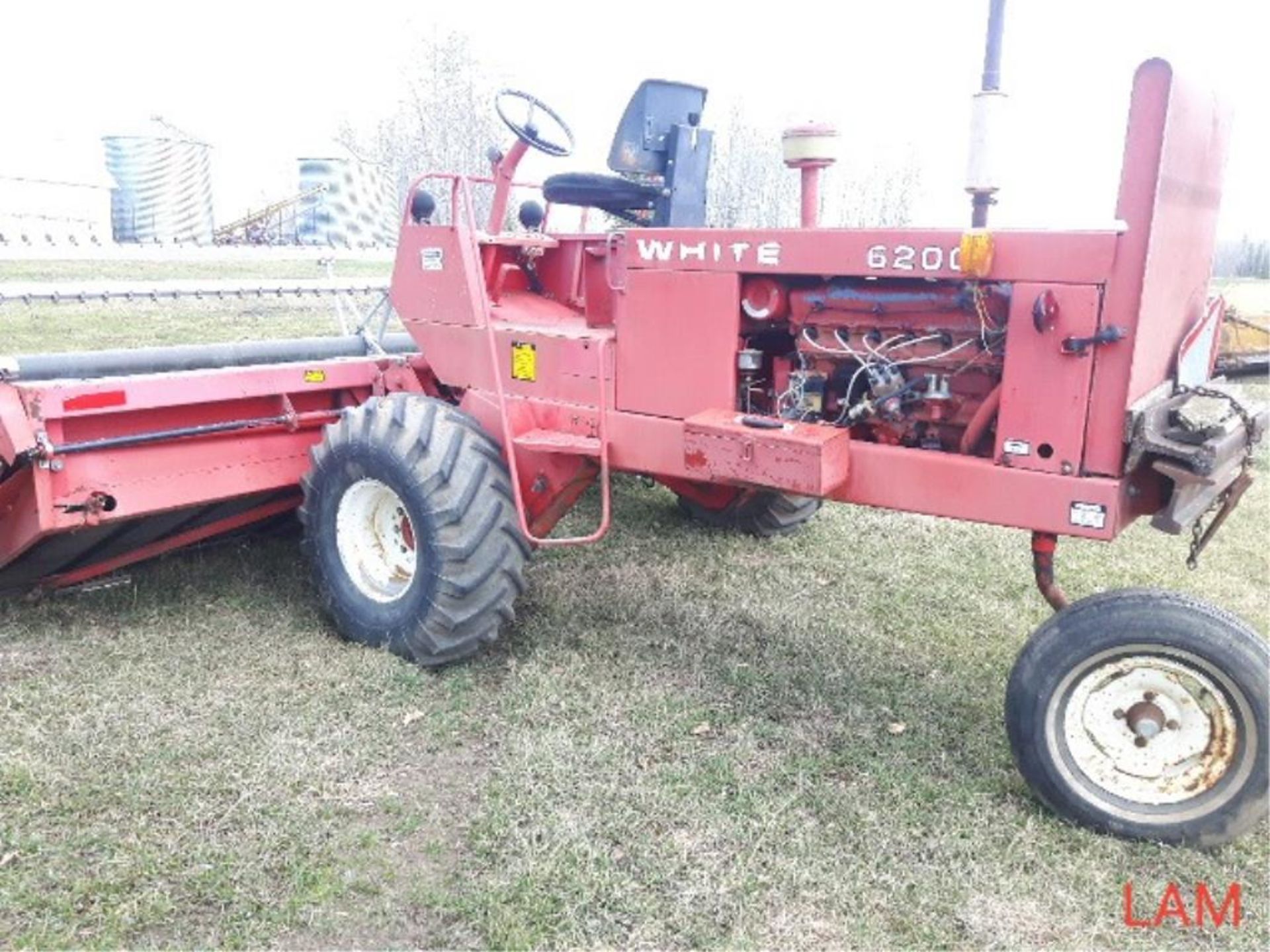 6200 White Self Propelled 15.5ft Swather - Image 3 of 5