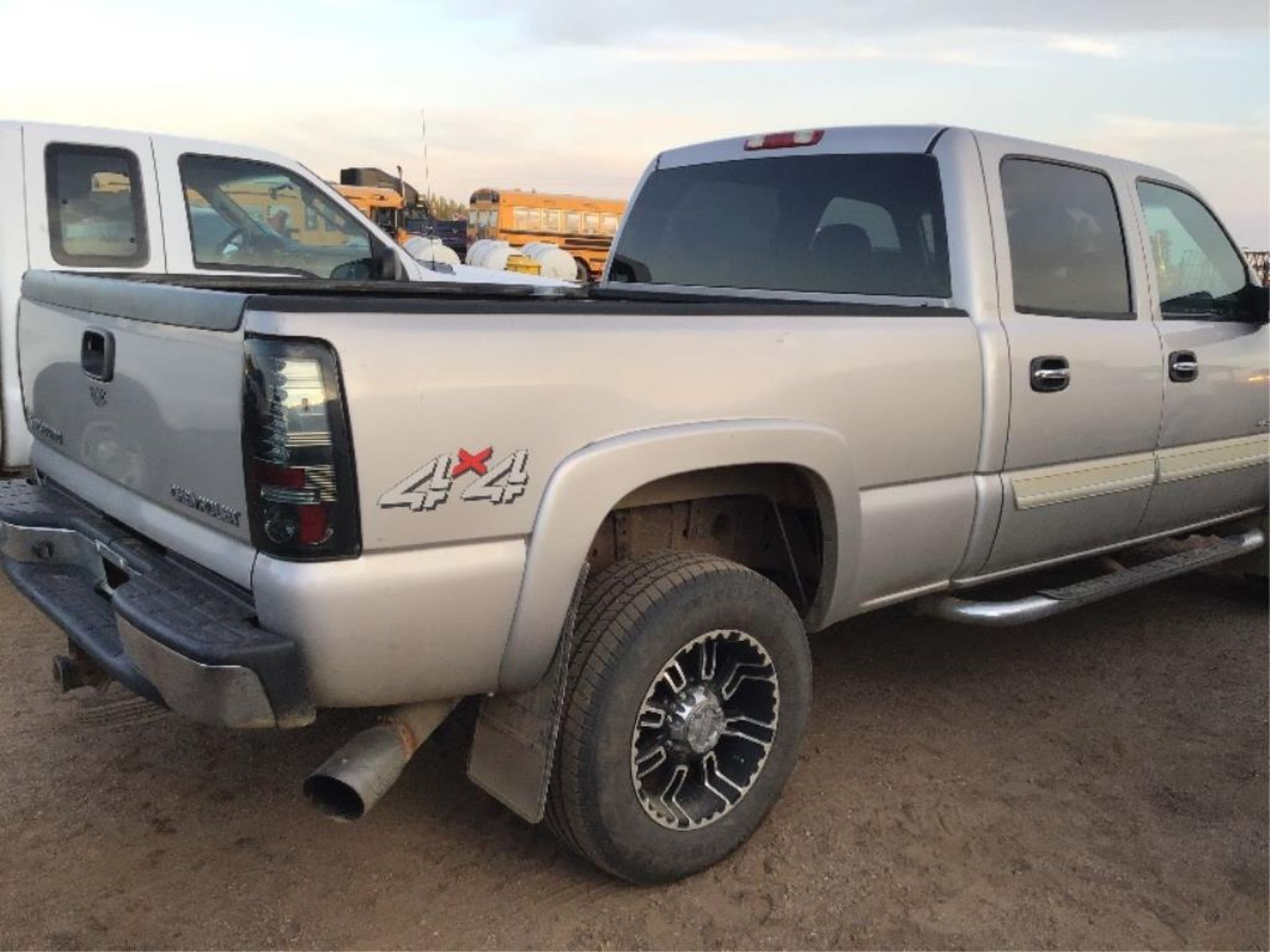 2004 Chevrolet 2500 Crew Cab 4x4 Duramax Diesel Pp - Image 3 of 11