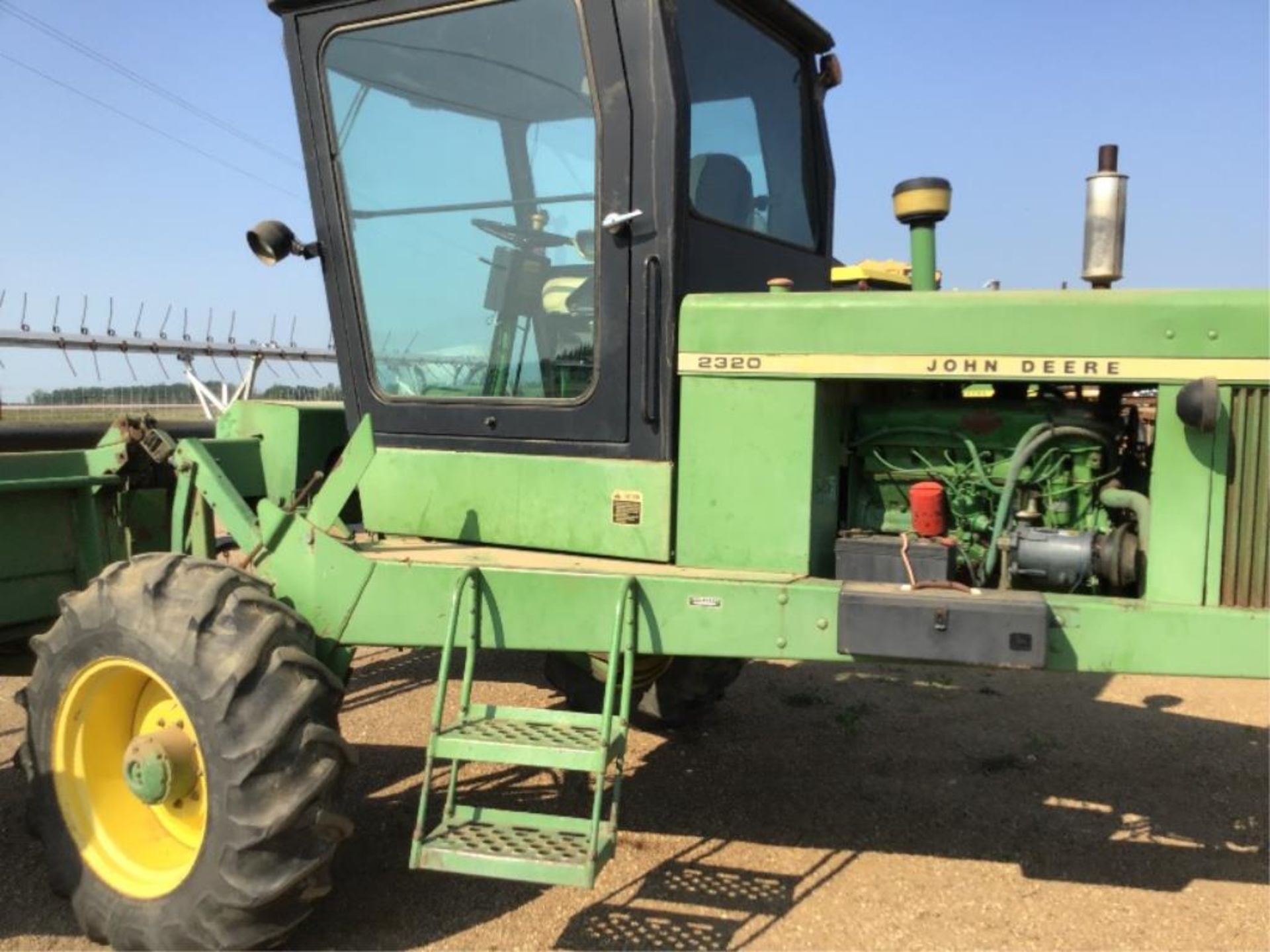 2320 17.5ft John Deere Swather - Image 5 of 10