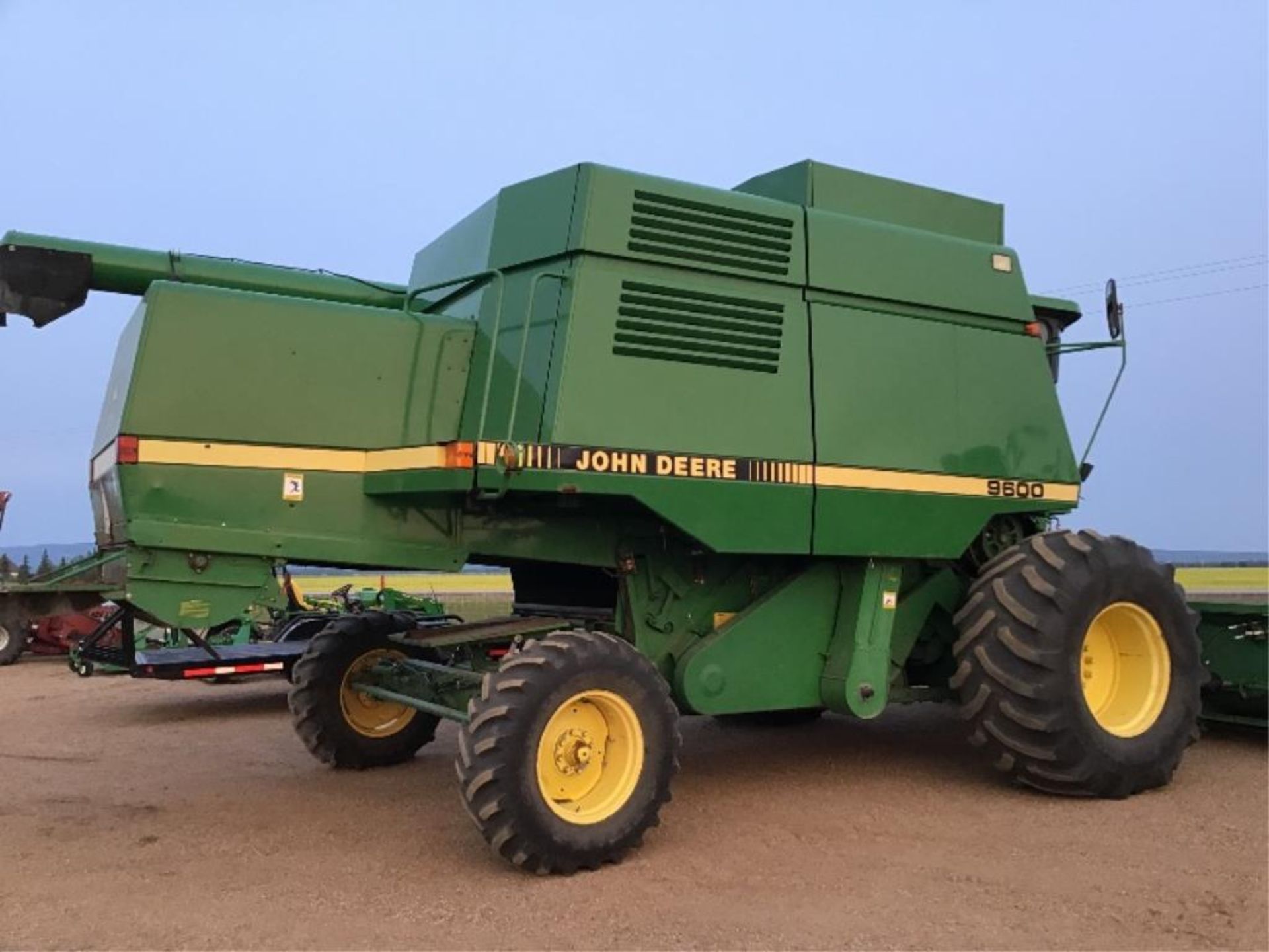 1992 9600 John Deere Combine - Image 4 of 16