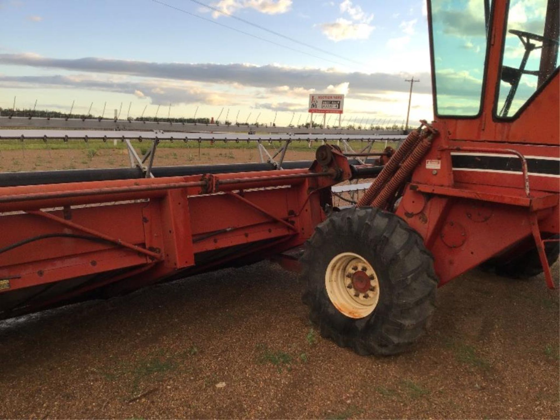 4000 IH 24.5ft Swather - Image 4 of 16