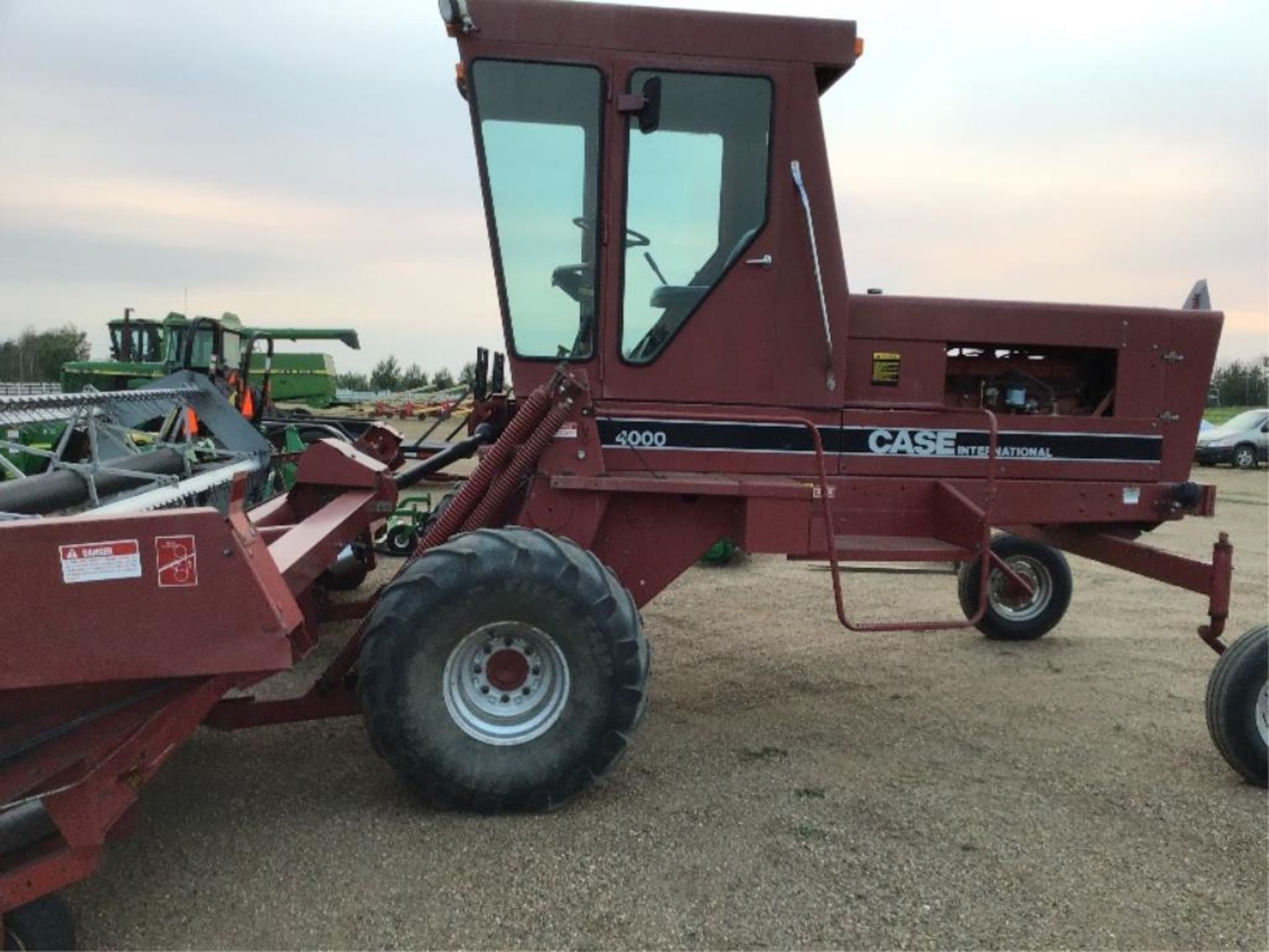 4000 Case IH 19.5ft Swather - Image 3 of 6